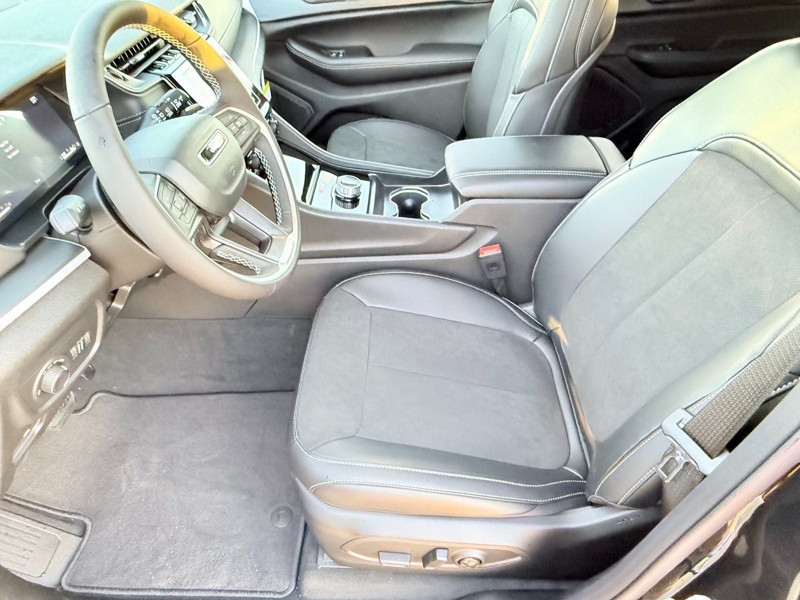 2025 Jeep Grand Cherokee GRAND CHEROKEE ALTITUDE 4X2