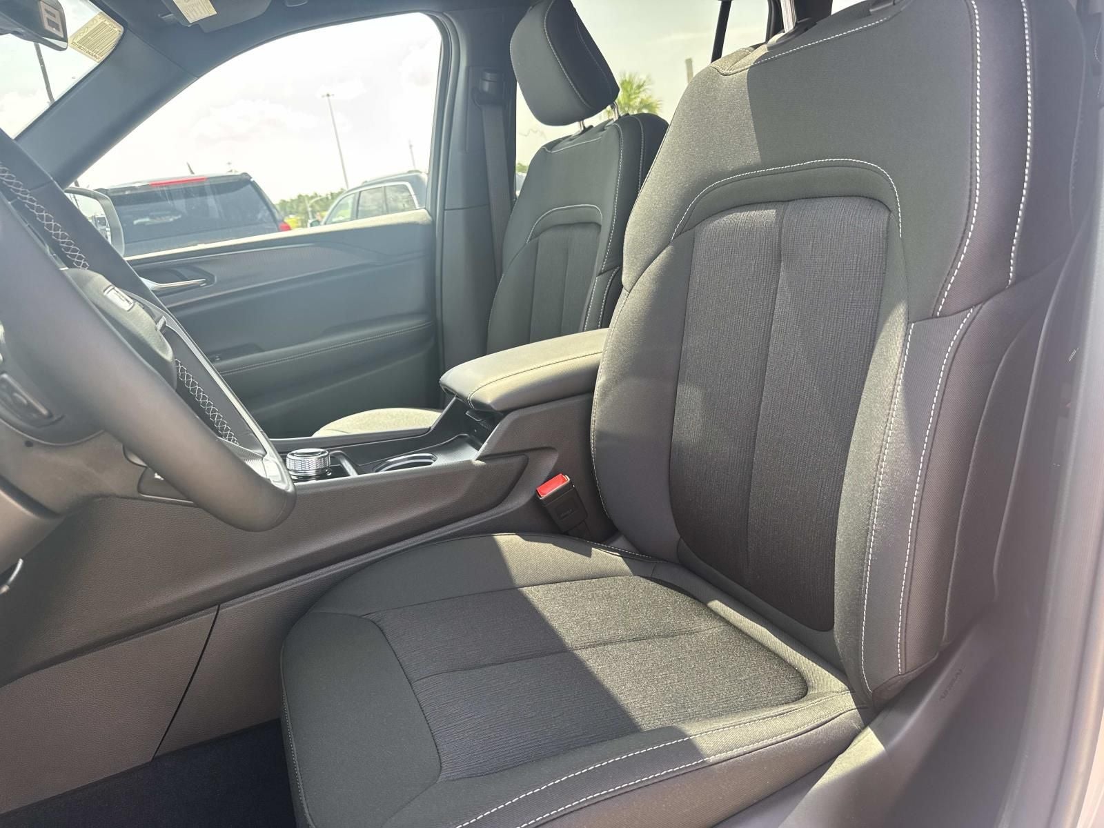2026 Jeep Grand Cherokee GRAND CHEROKEE LAREDO X 4X2