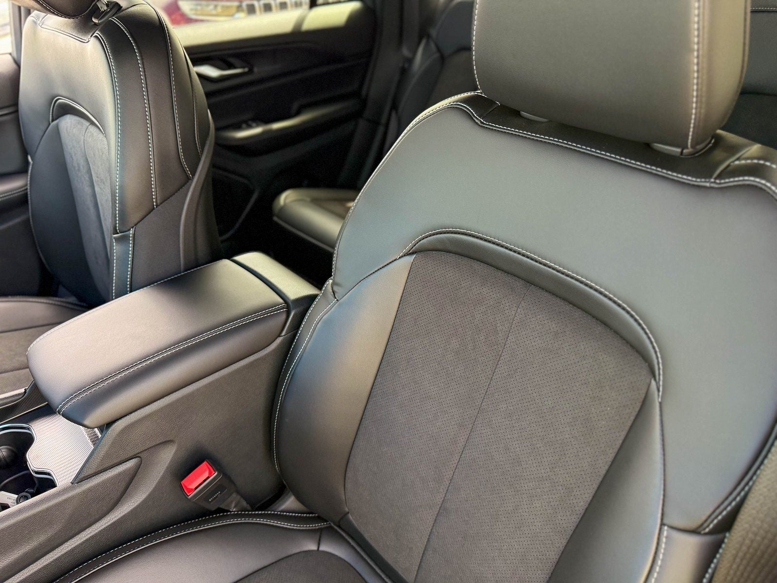 2025 Jeep Grand Cherokee GRAND CHEROKEE ALTITUDE X 4X2