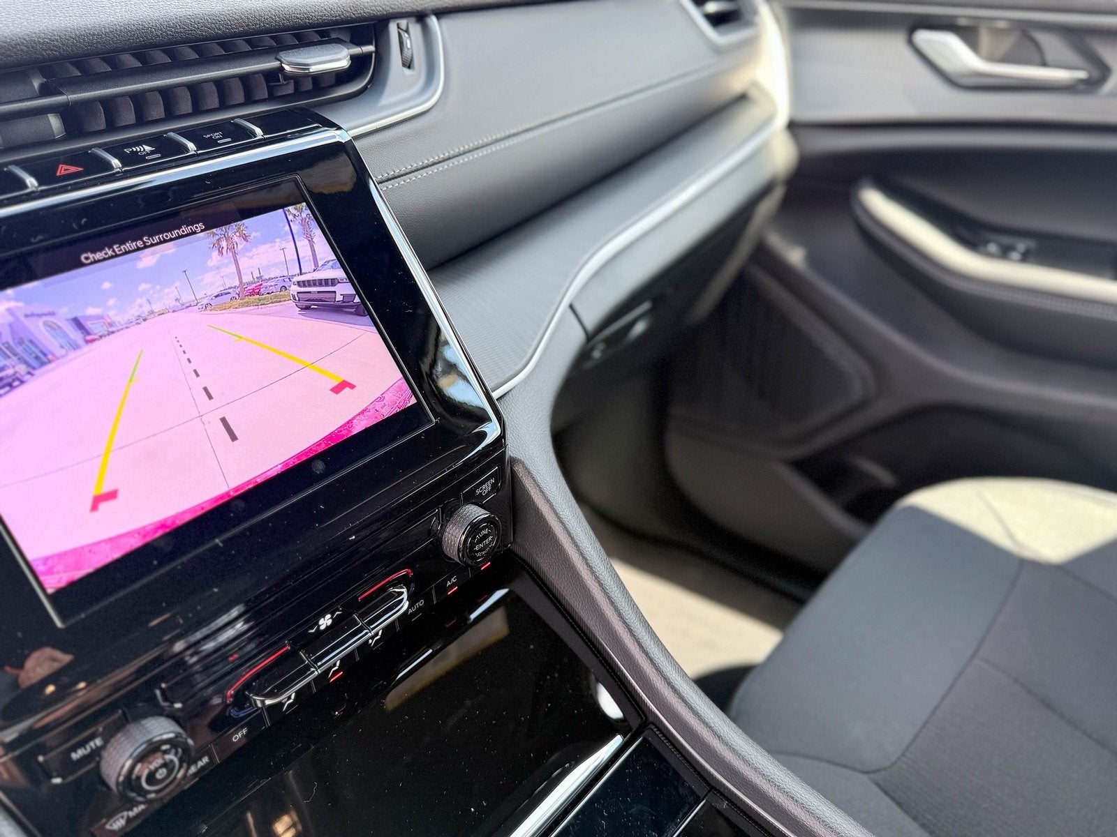 2025 Jeep Grand Cherokee GRAND CHEROKEE LAREDO X 4X2