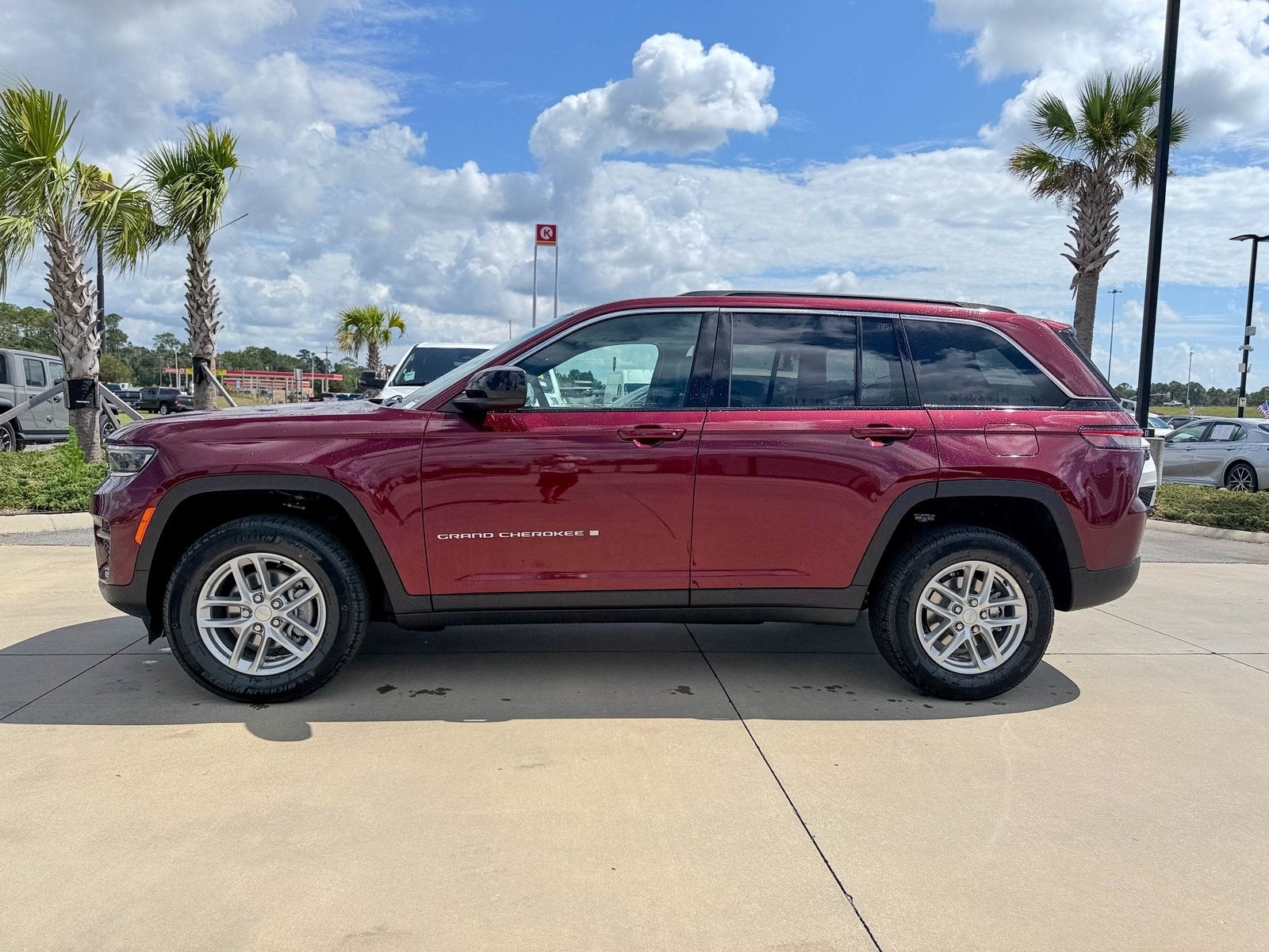 2025 Jeep Grand Cherokee GRAND CHEROKEE LAREDO X 4X2