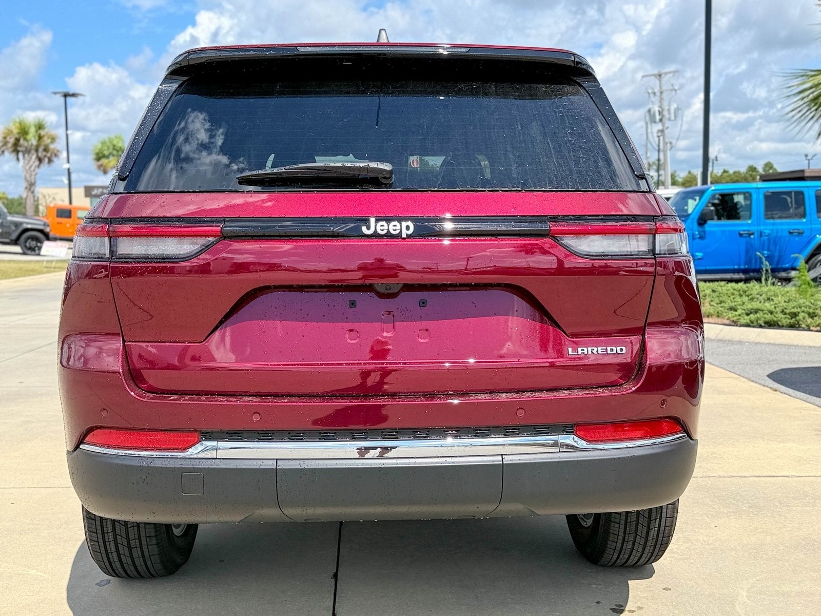 2025 Jeep Grand Cherokee GRAND CHEROKEE LAREDO X 4X2