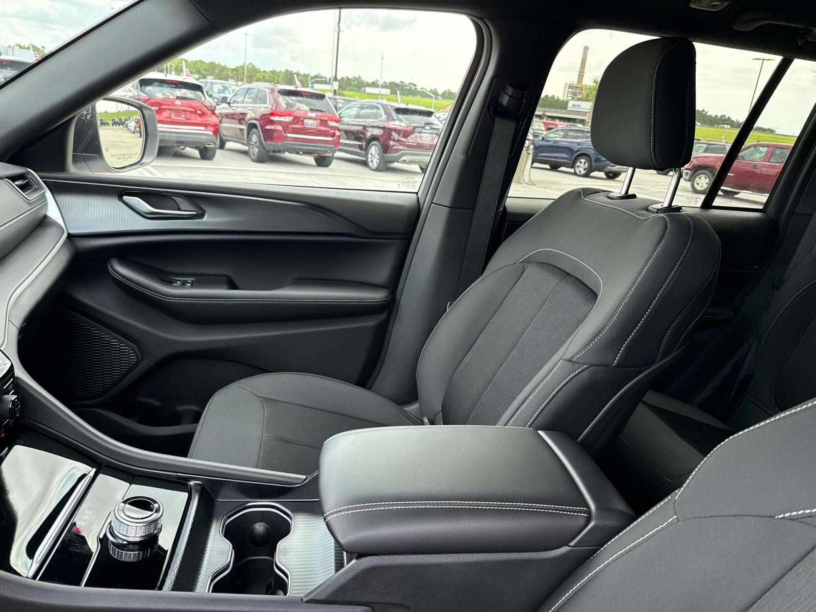 2026 Jeep Grand Cherokee GRAND CHEROKEE LAREDO 4X2