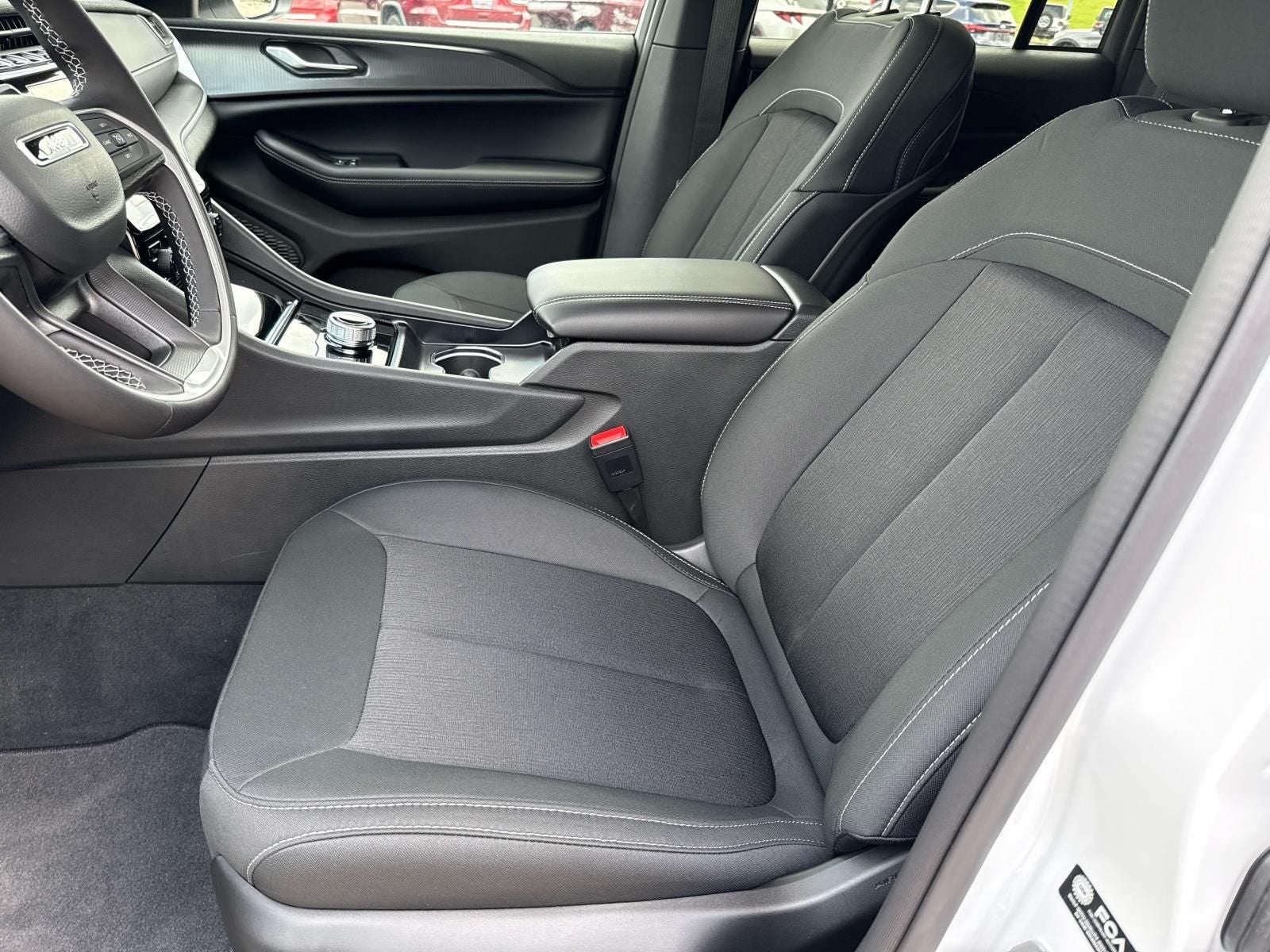 2026 Jeep Grand Cherokee GRAND CHEROKEE LAREDO 4X2