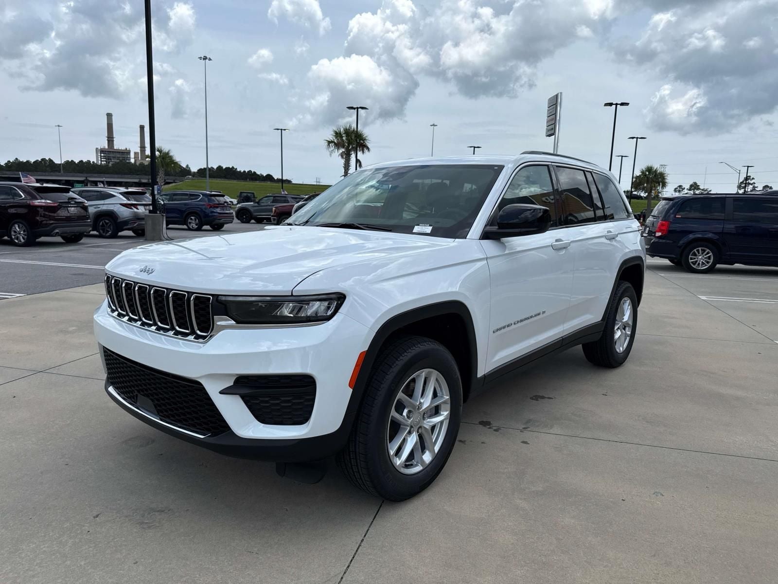 2026 Jeep Grand Cherokee GRAND CHEROKEE LAREDO 4X2