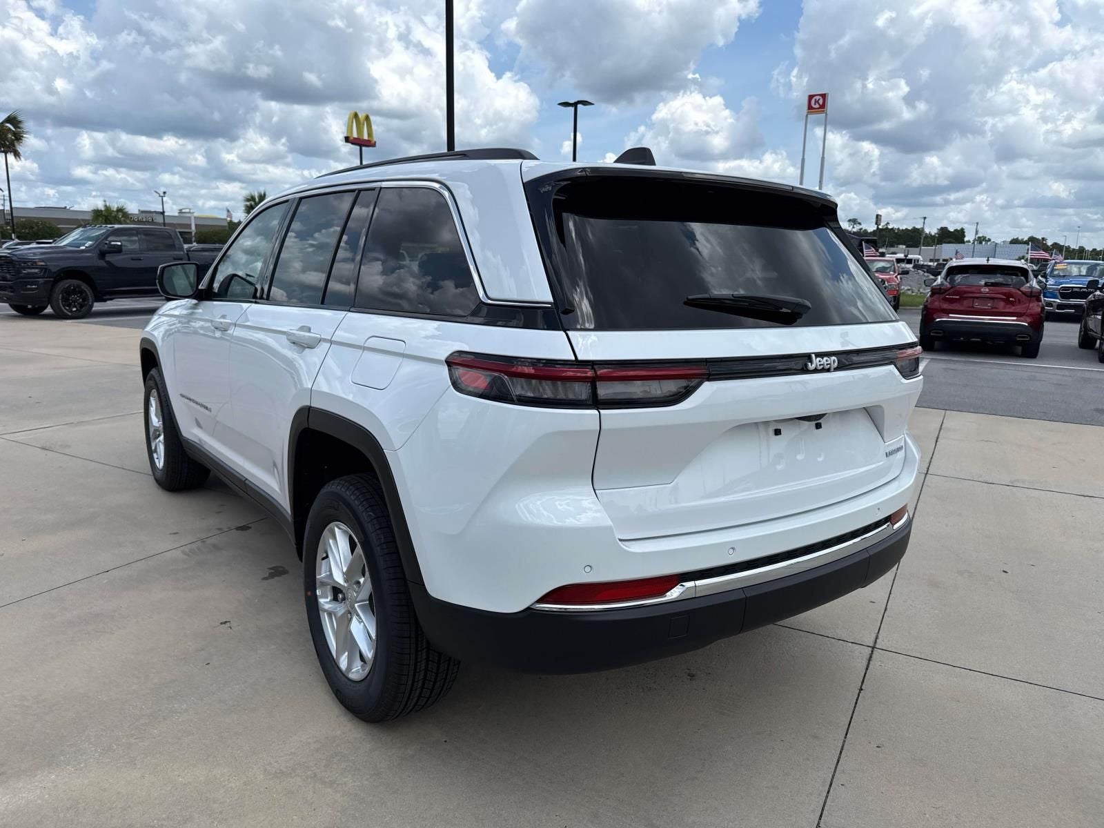 2026 Jeep Grand Cherokee GRAND CHEROKEE LAREDO 4X2