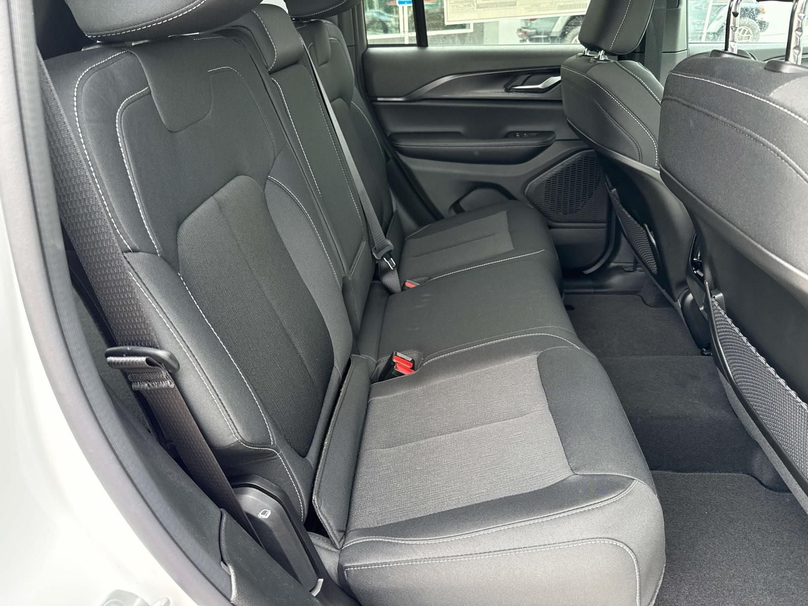 2026 Jeep Grand Cherokee GRAND CHEROKEE LAREDO 4X2