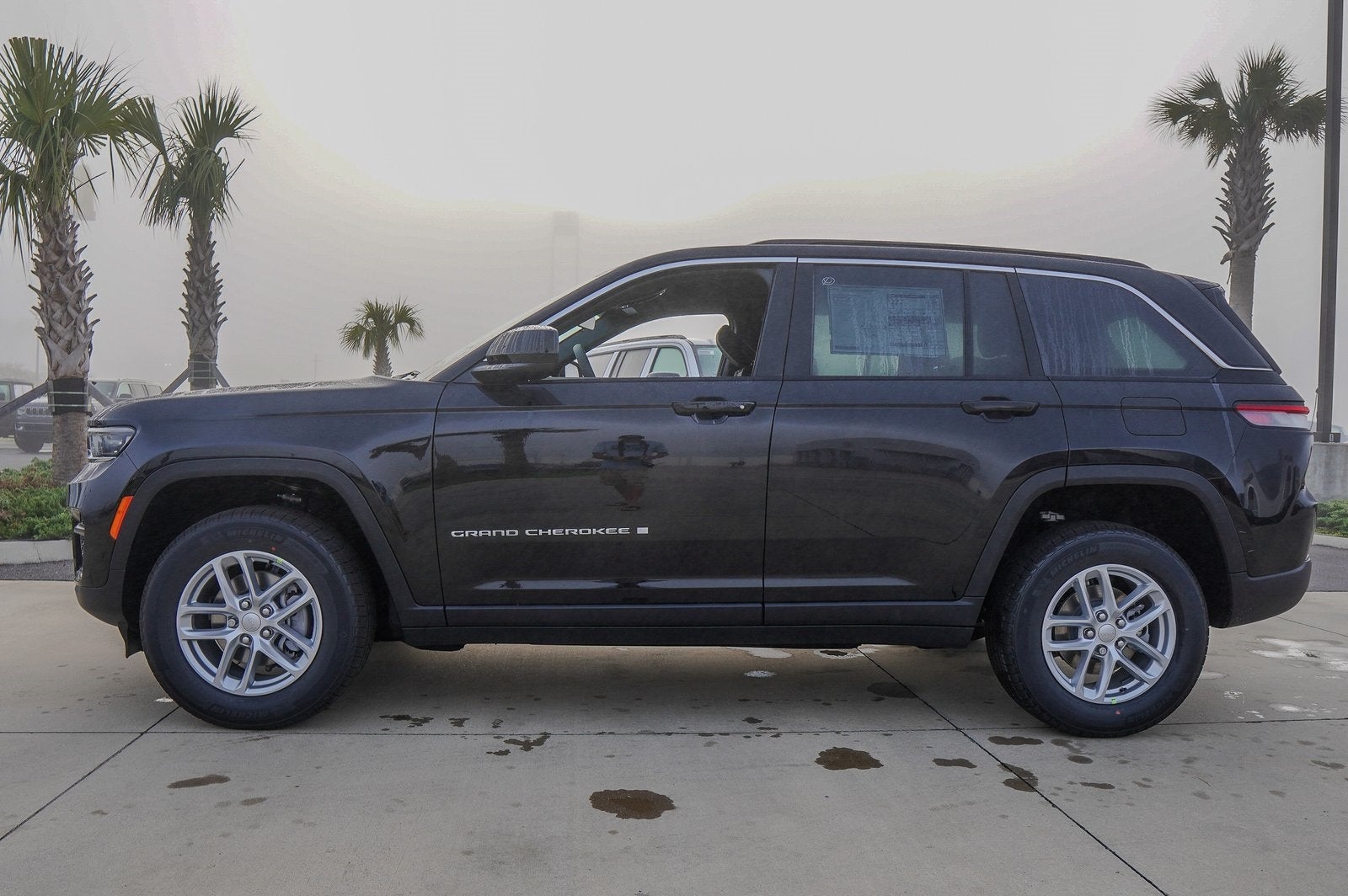 2025 Jeep Grand Cherokee GRAND CHEROKEE LAREDO X 4X2