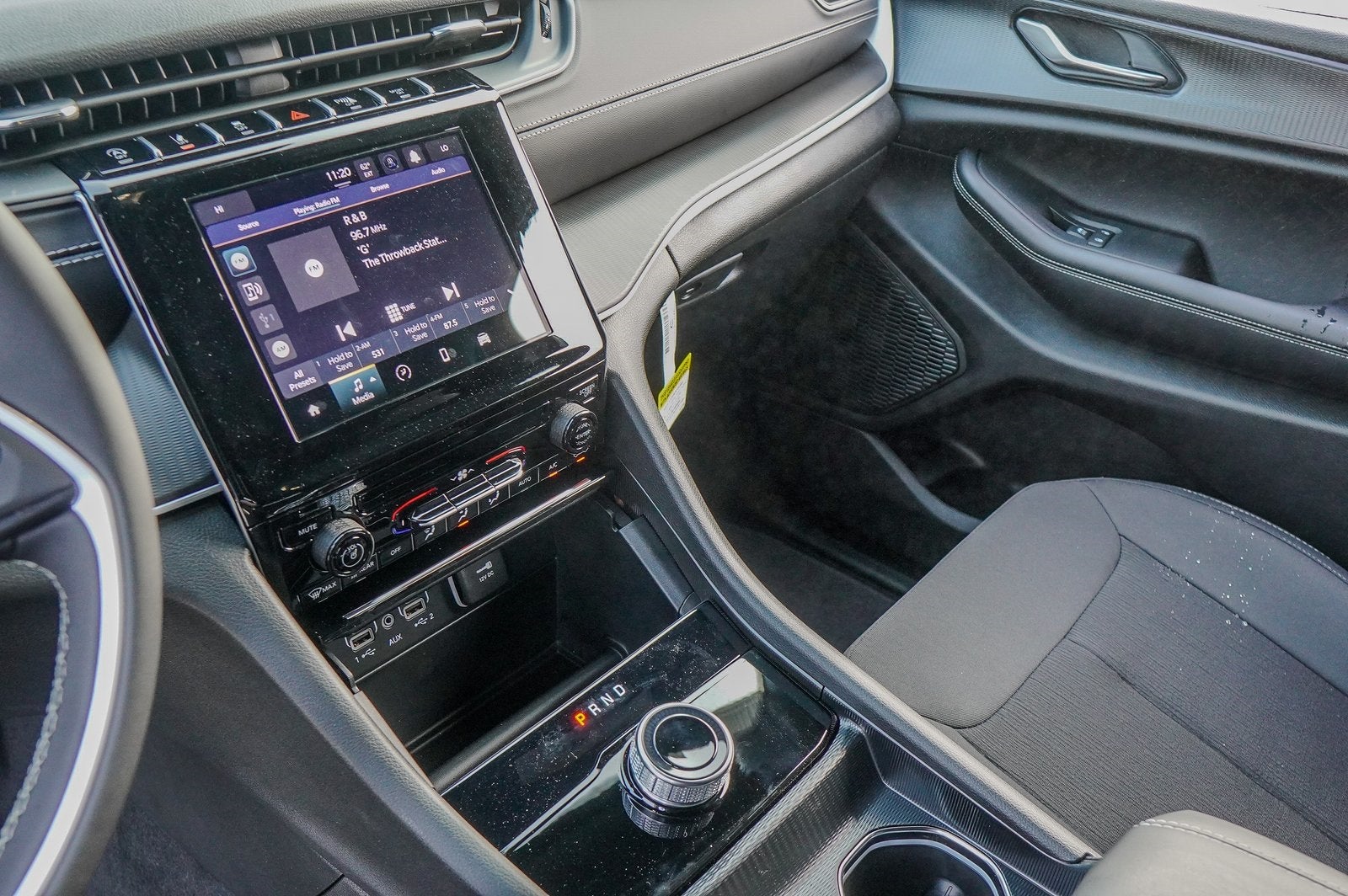 2025 Jeep Grand Cherokee GRAND CHEROKEE LAREDO X 4X2