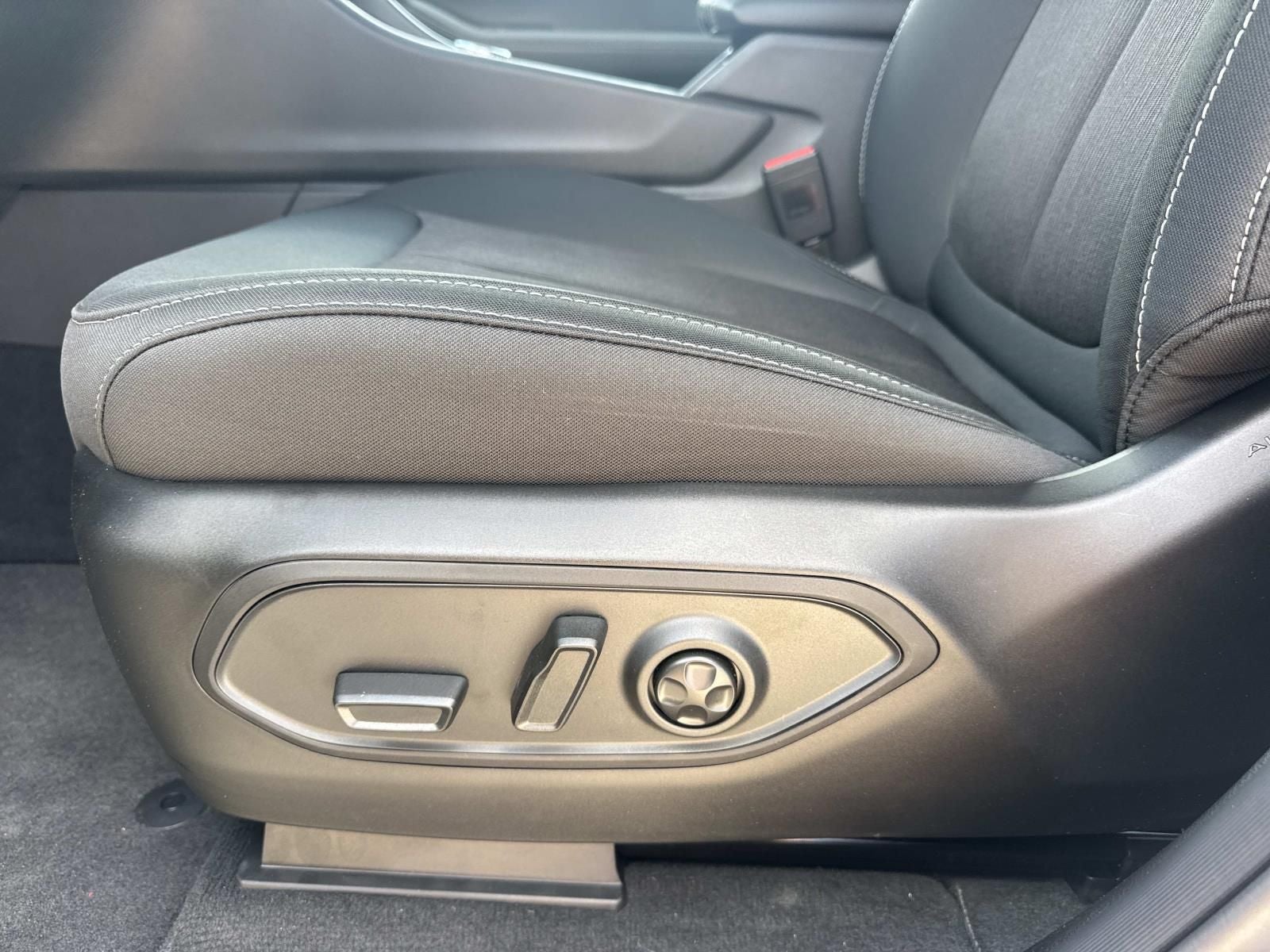 2026 Jeep Grand Cherokee GRAND CHEROKEE LAREDO 4X2