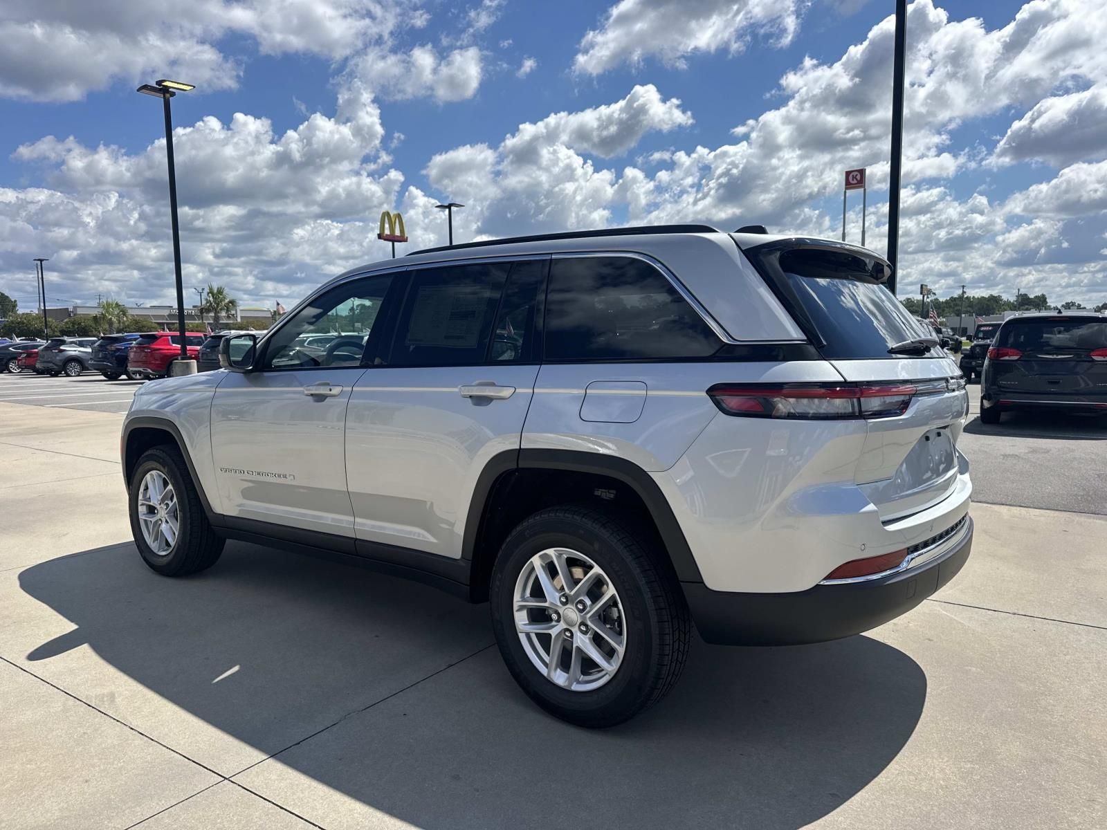 2026 Jeep Grand Cherokee GRAND CHEROKEE LAREDO 4X2