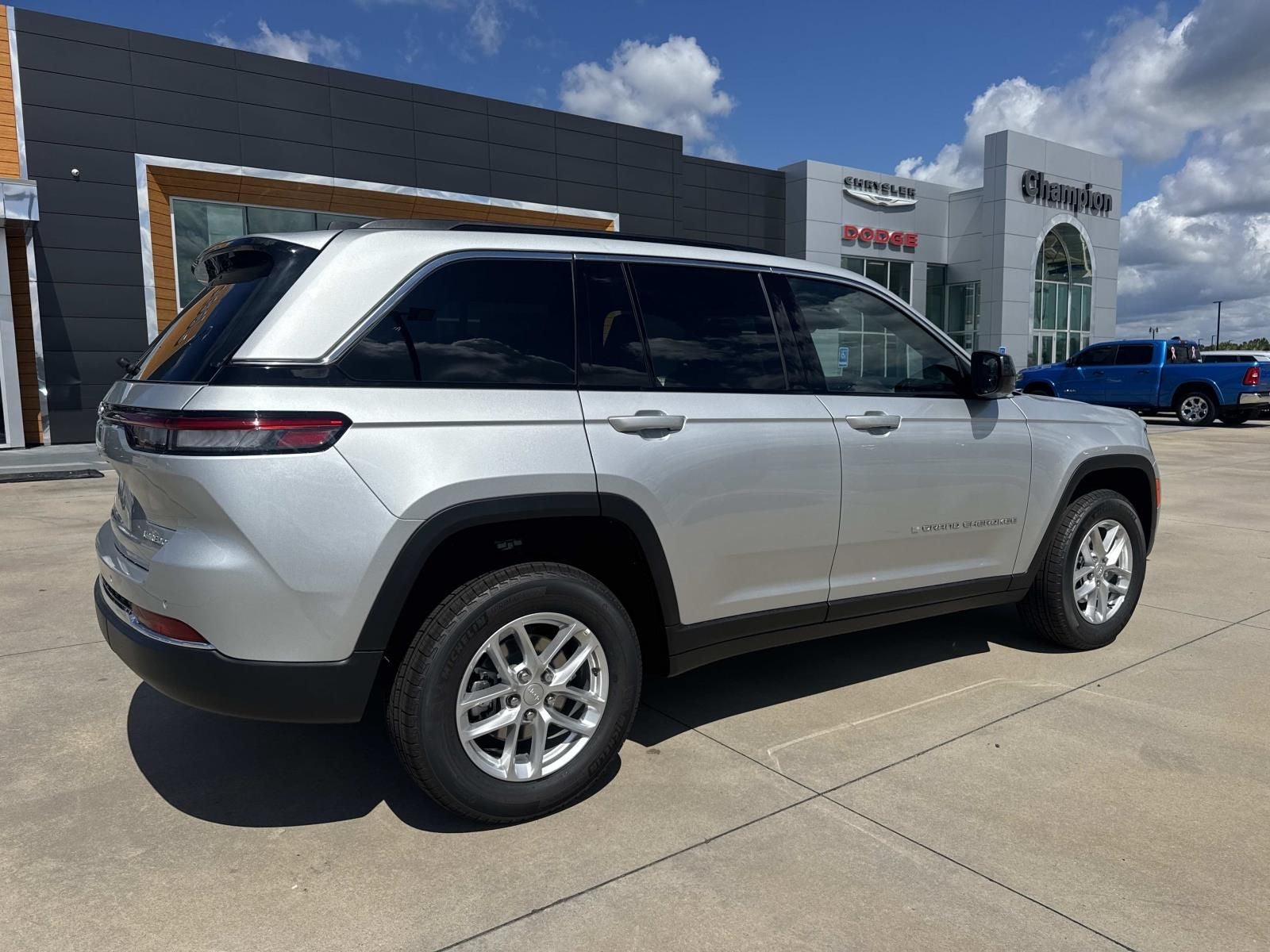 2026 Jeep Grand Cherokee GRAND CHEROKEE LAREDO 4X2