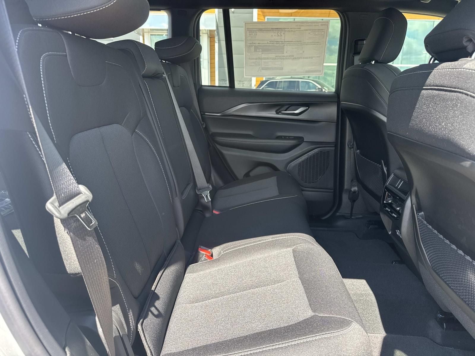 2026 Jeep Grand Cherokee GRAND CHEROKEE LAREDO 4X2
