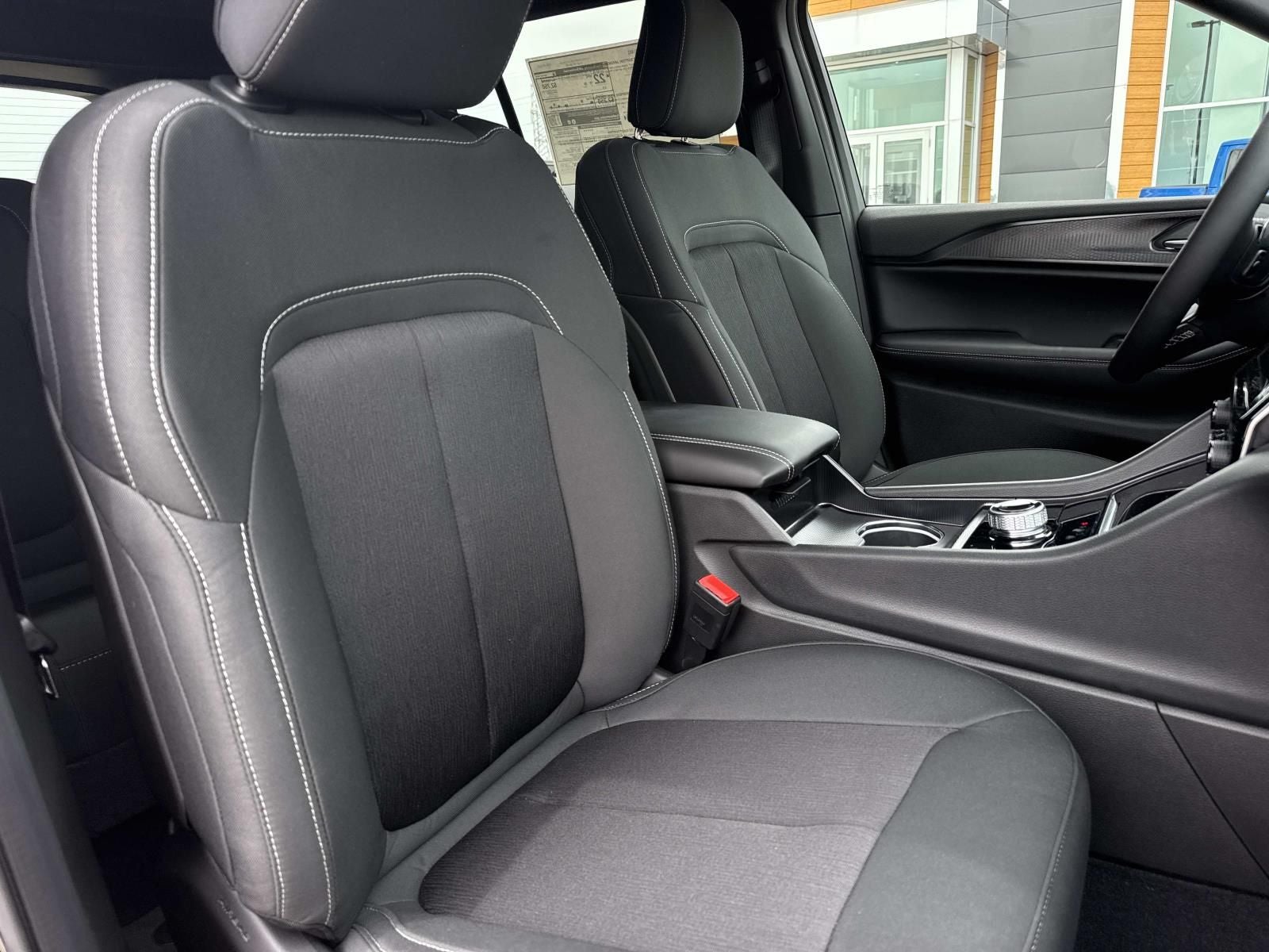 2026 Jeep Grand Cherokee GRAND CHEROKEE LAREDO 4X2