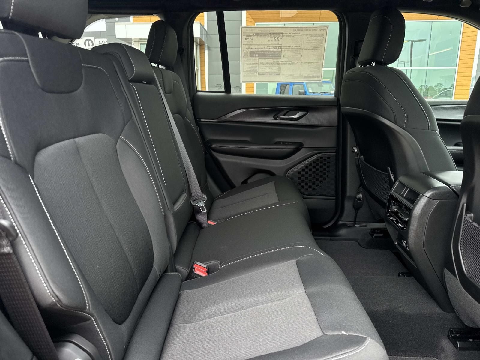 2026 Jeep Grand Cherokee GRAND CHEROKEE LAREDO 4X2