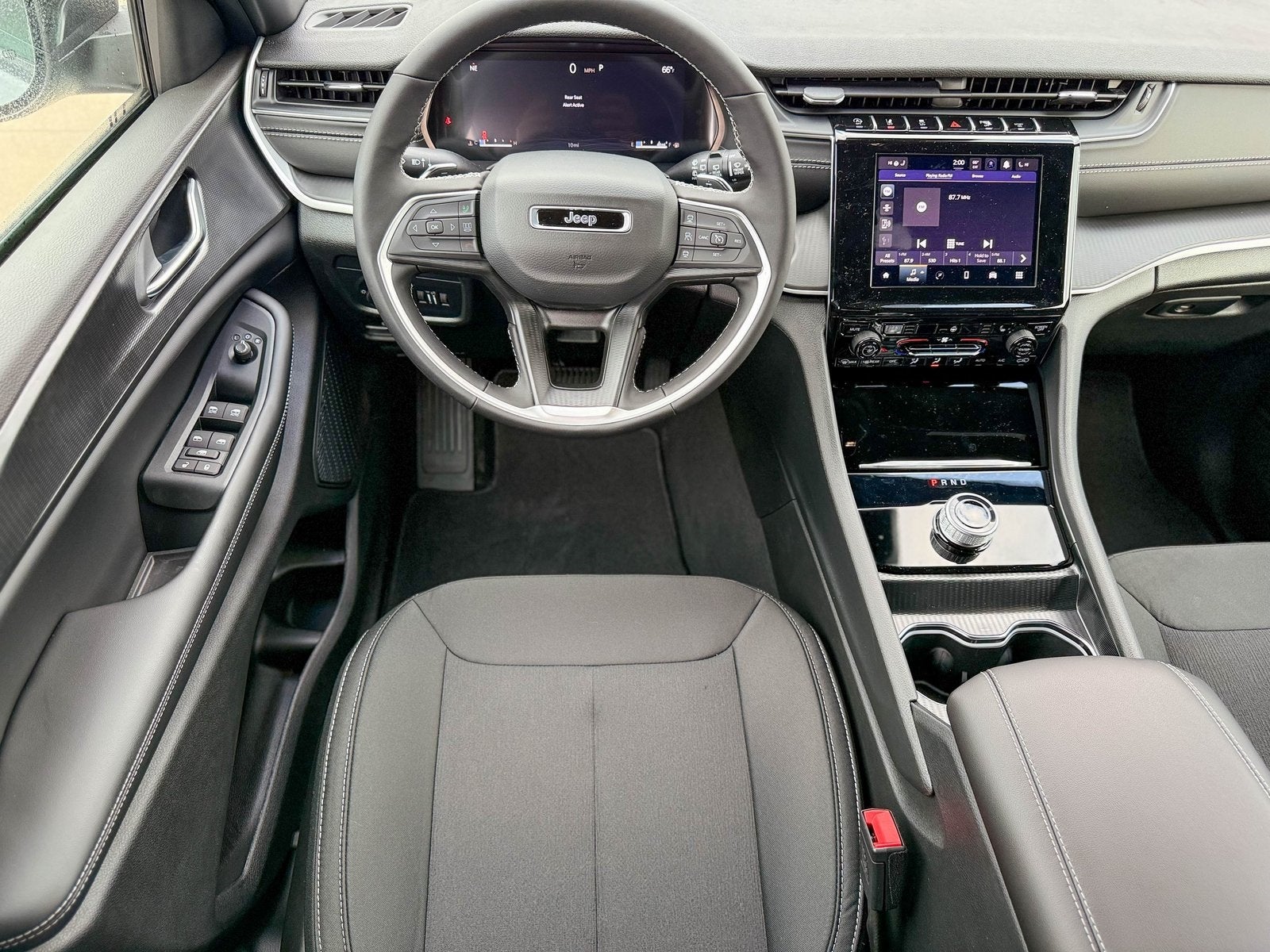 2025 Jeep Grand Cherokee GRAND CHEROKEE LAREDO X 4X2