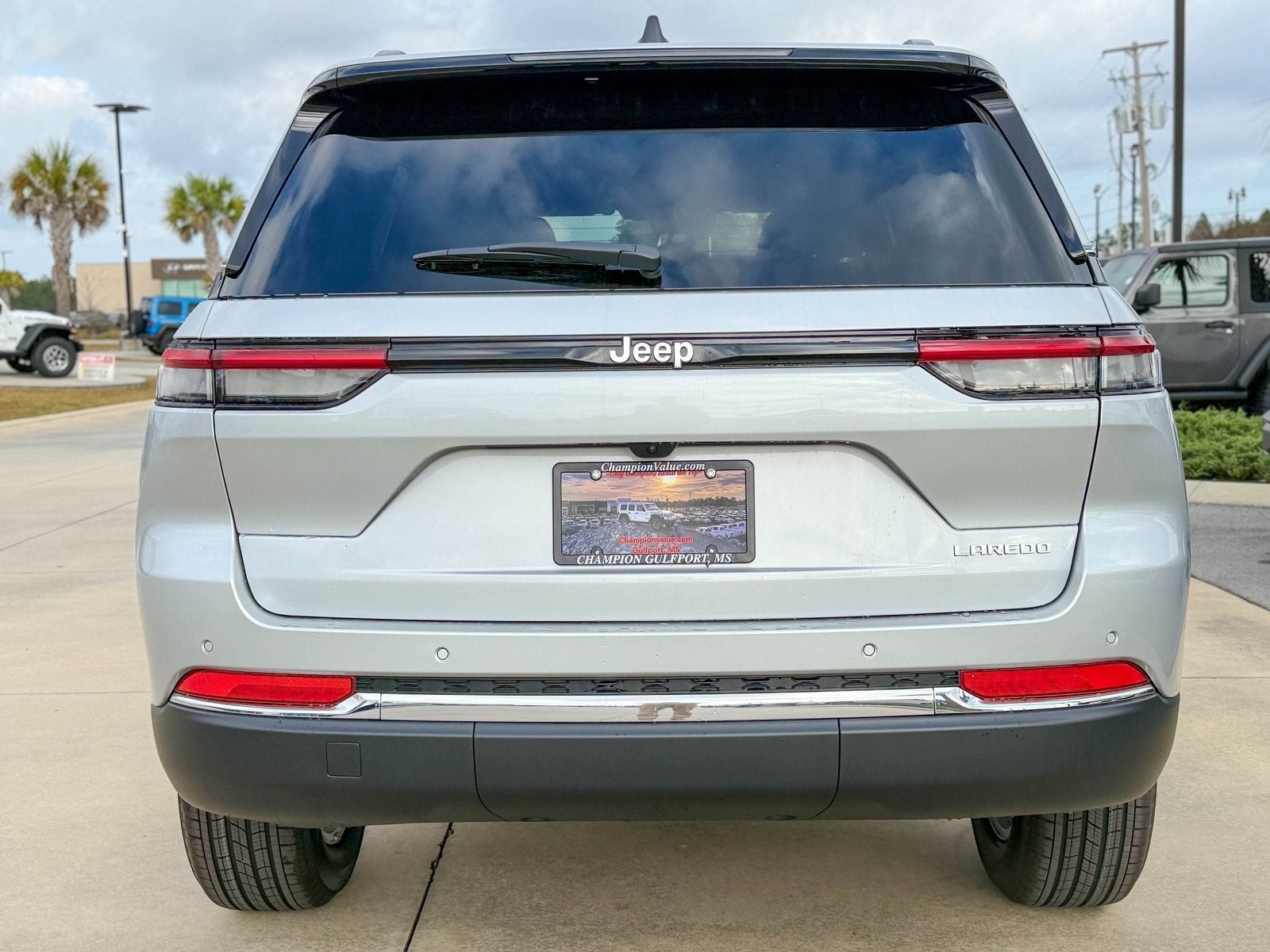 2025 Jeep Grand Cherokee GRAND CHEROKEE LAREDO X 4X2