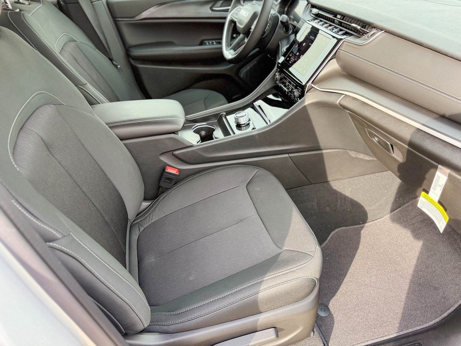 2025 Jeep Grand Cherokee GRAND CHEROKEE LAREDO X 4X2