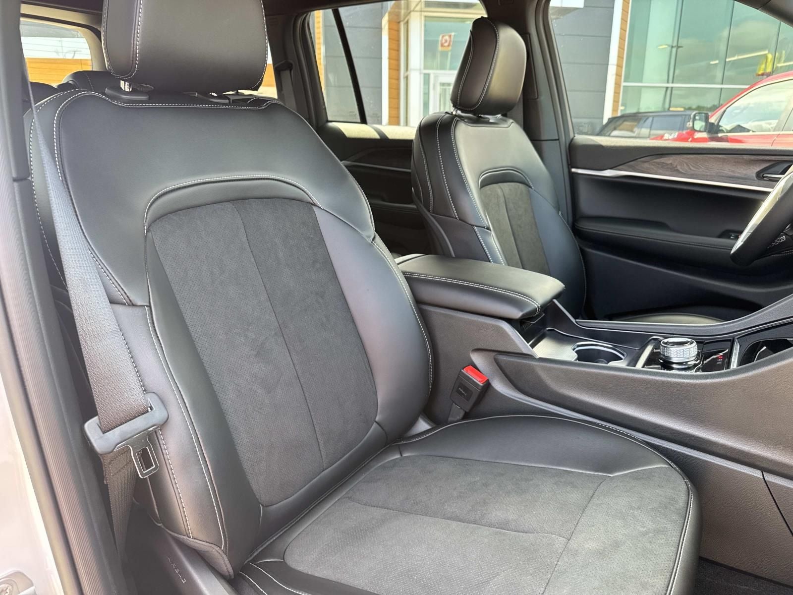 2026 Jeep Grand Cherokee GRAND CHEROKEE LAREDO ALTITUDE 4X2
