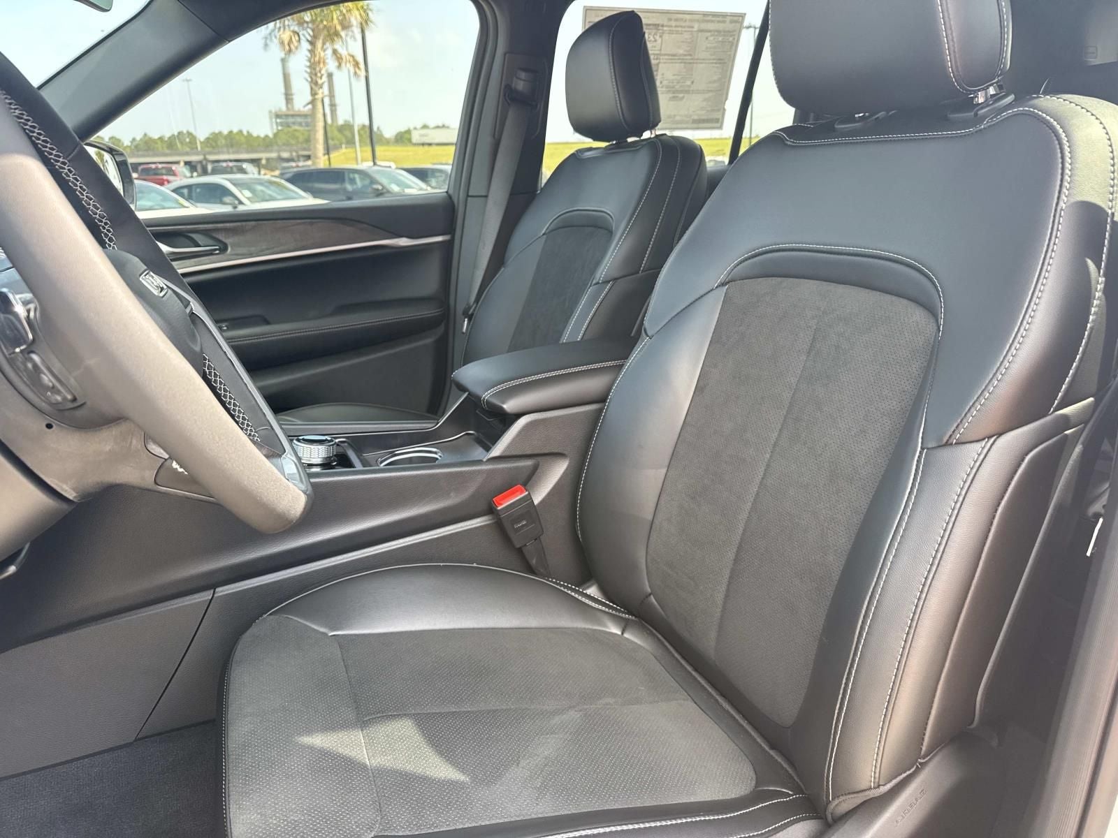 2026 Jeep Grand Cherokee GRAND CHEROKEE LAREDO ALTITUDE 4X2
