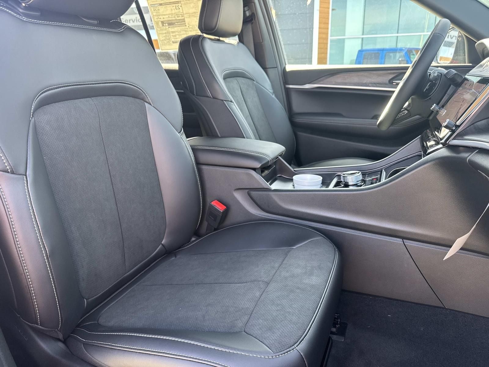 2026 Jeep Grand Cherokee GRAND CHEROKEE LAREDO ALTITUDE 4X2
