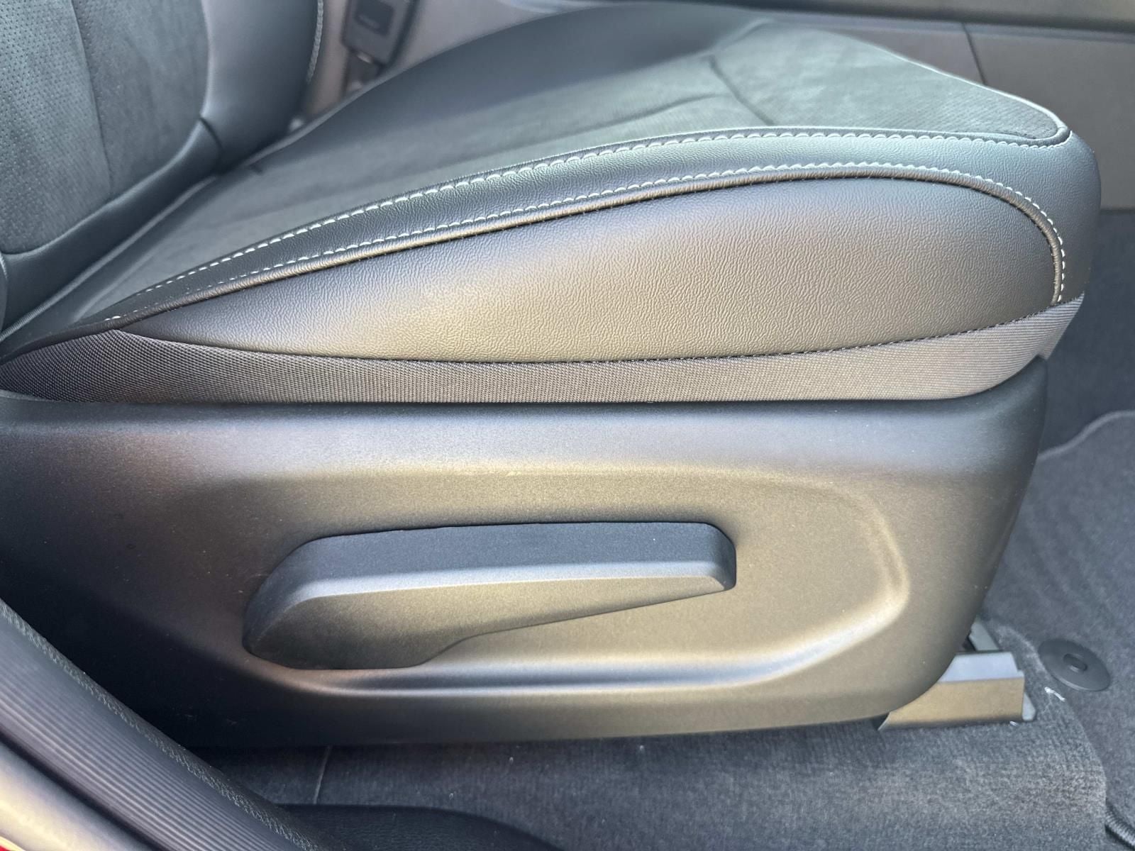 2026 Jeep Grand Cherokee GRAND CHEROKEE LAREDO ALTITUDE 4X2