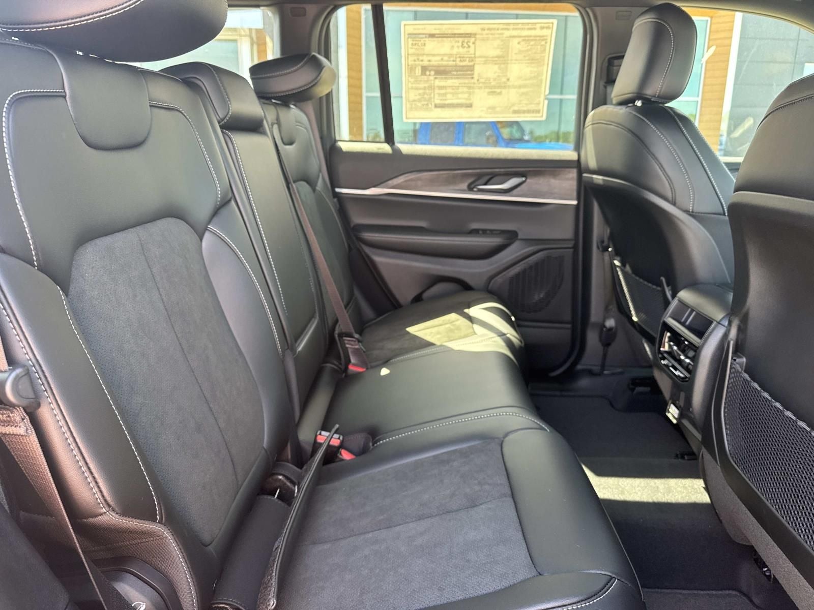 2026 Jeep Grand Cherokee GRAND CHEROKEE LAREDO ALTITUDE 4X2