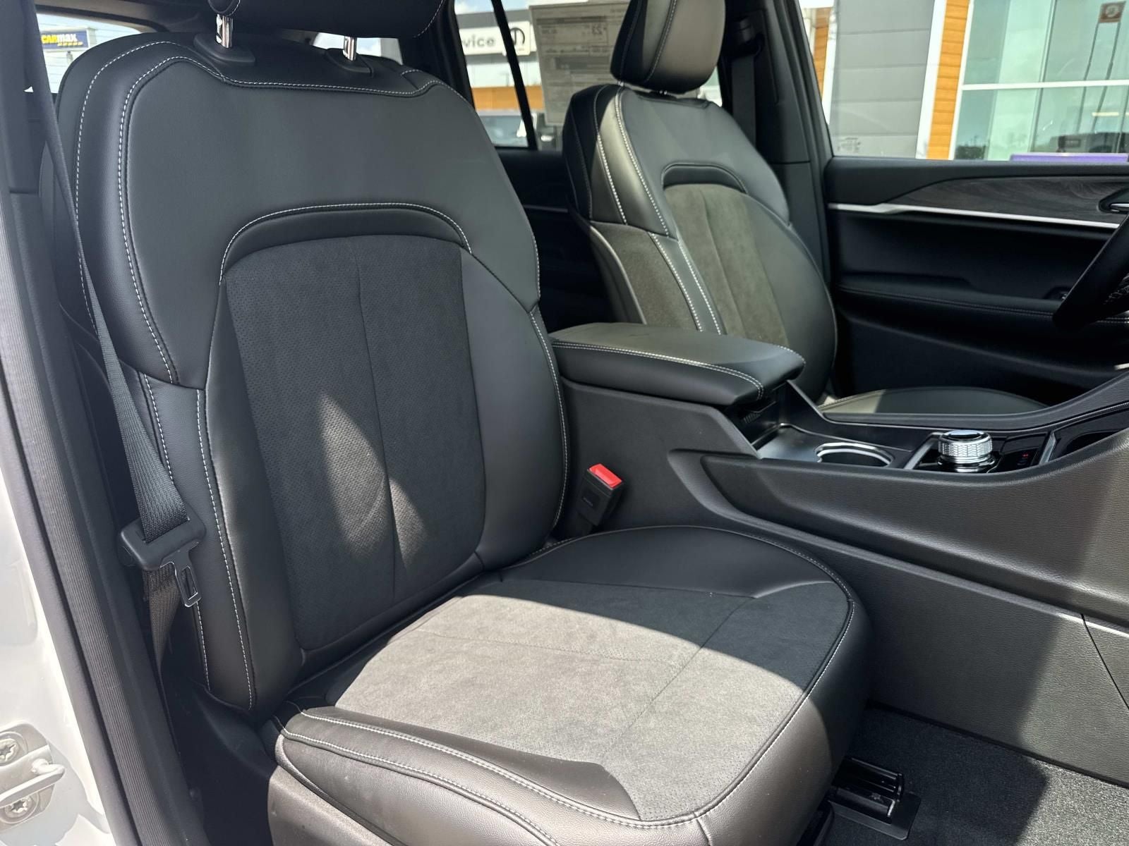 2026 Jeep Grand Cherokee GRAND CHEROKEE LAREDO ALTITUDE 4X2