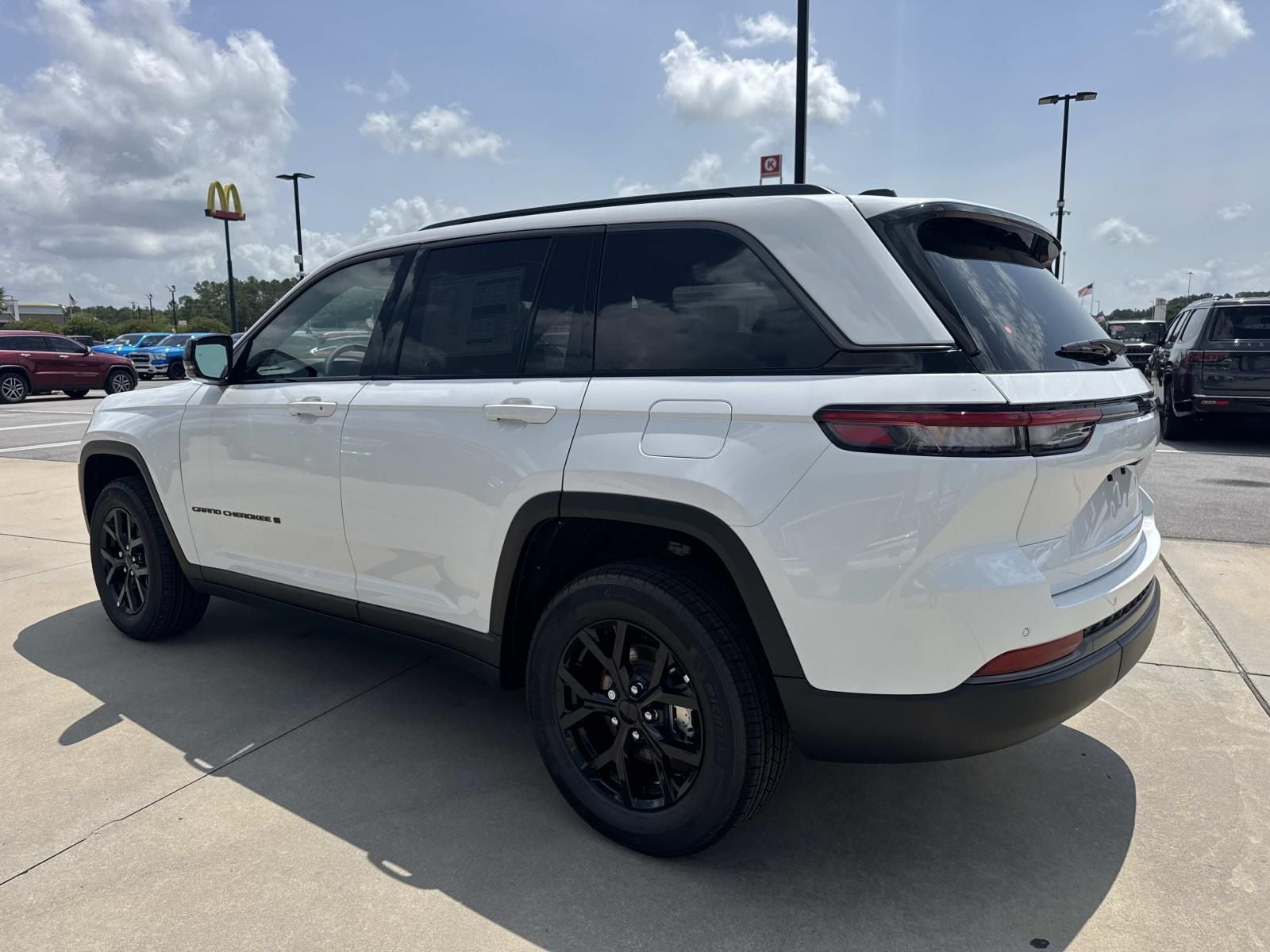 2026 Jeep Grand Cherokee GRAND CHEROKEE LAREDO ALTITUDE 4X2