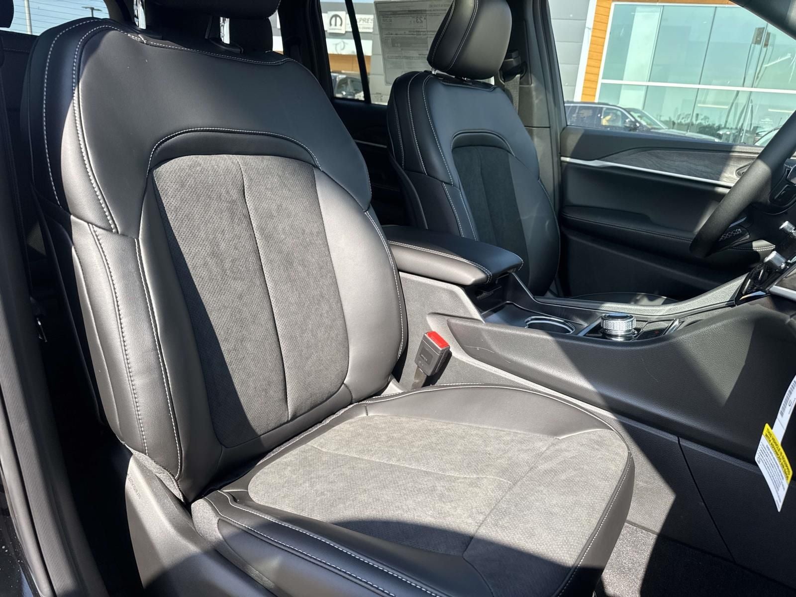 2026 Jeep Grand Cherokee GRAND CHEROKEE LAREDO ALTITUDE 4X2