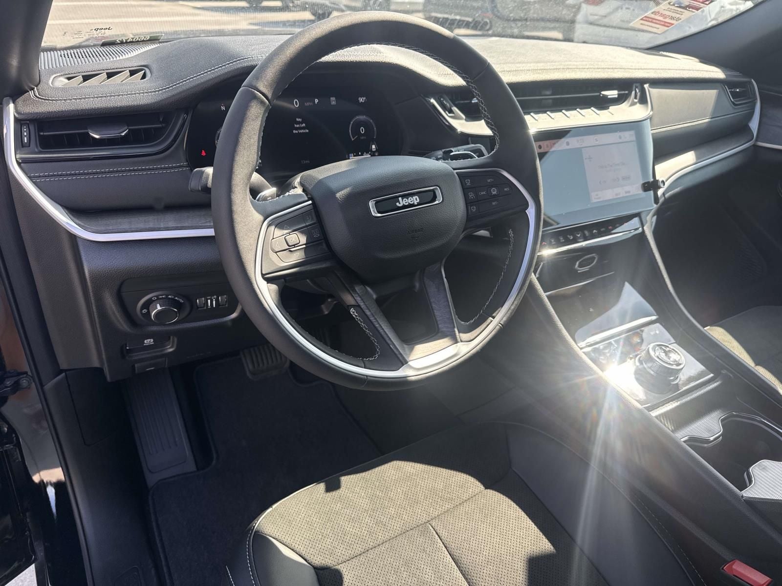 2026 Jeep Grand Cherokee GRAND CHEROKEE LAREDO ALTITUDE 4X2