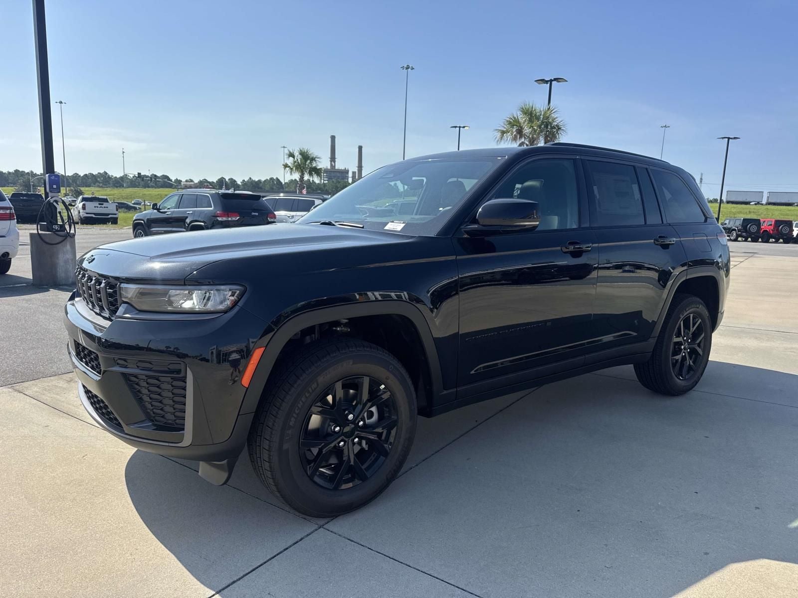 2026 Jeep Grand Cherokee GRAND CHEROKEE LAREDO ALTITUDE 4X2