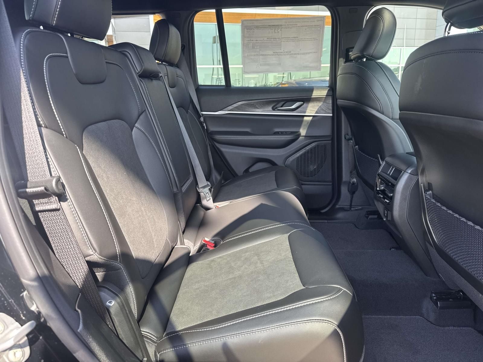 2026 Jeep Grand Cherokee GRAND CHEROKEE LAREDO ALTITUDE 4X2