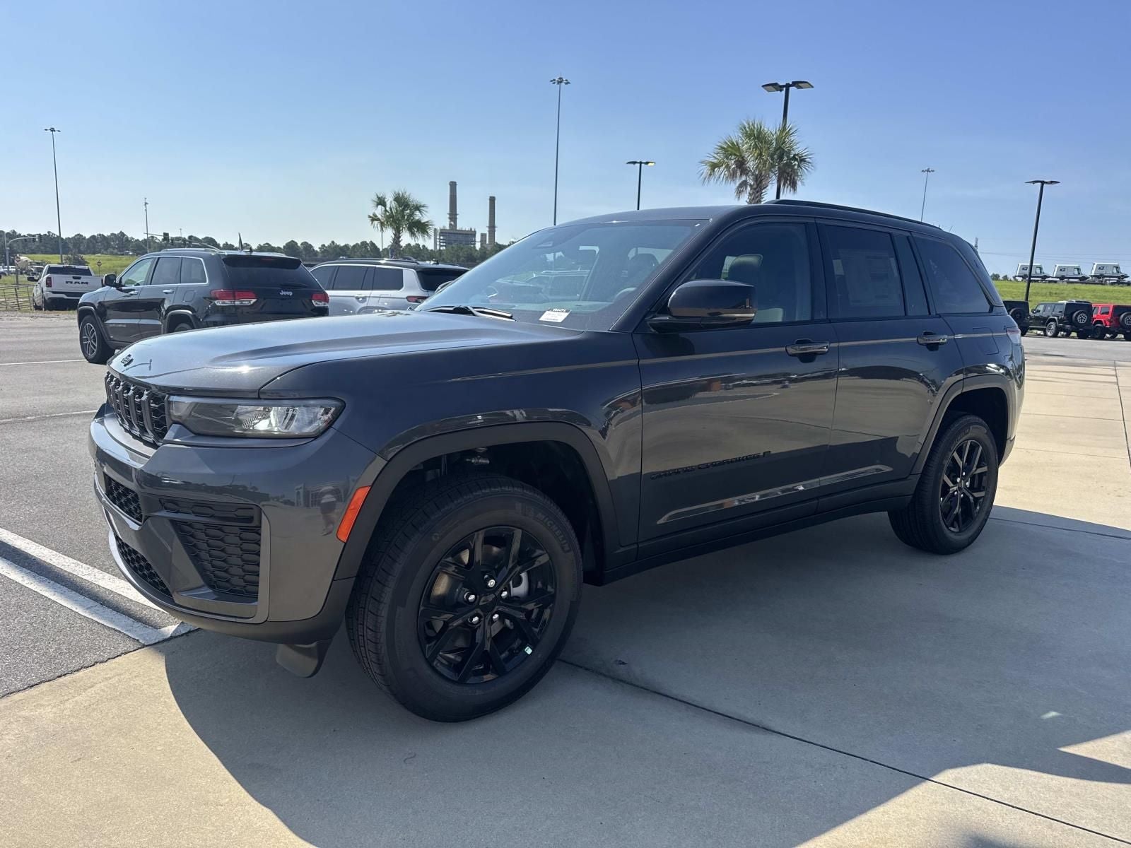 2026 Jeep Grand Cherokee GRAND CHEROKEE LAREDO ALTITUDE 4X2