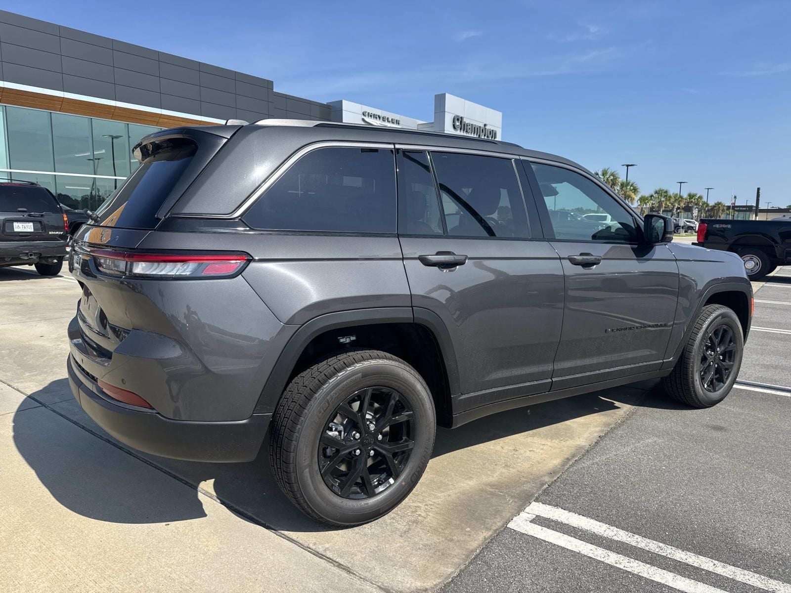 2026 Jeep Grand Cherokee GRAND CHEROKEE LAREDO ALTITUDE 4X2