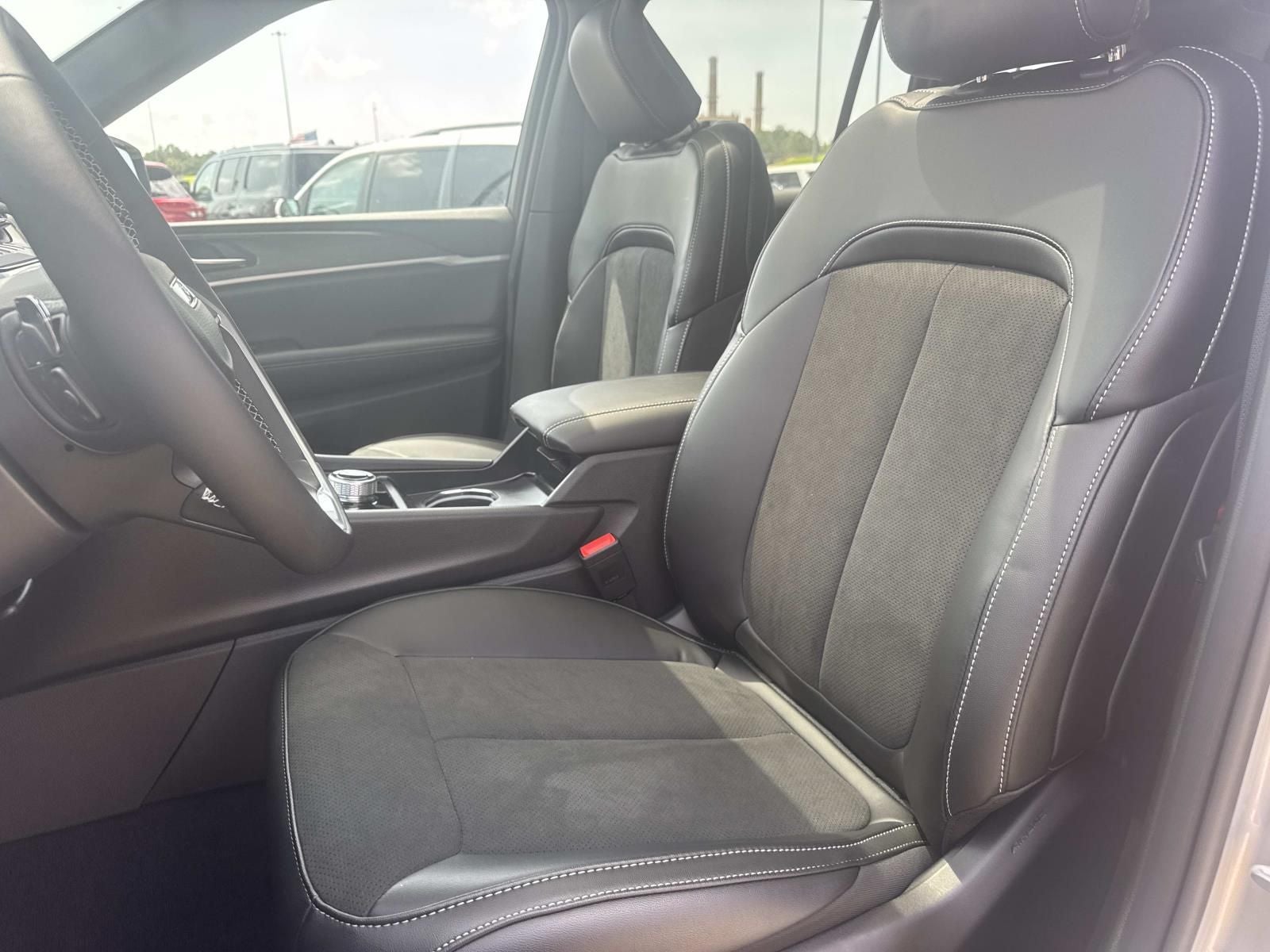 2026 Jeep Grand Cherokee GRAND CHEROKEE LAREDO ALTITUDE 4X2
