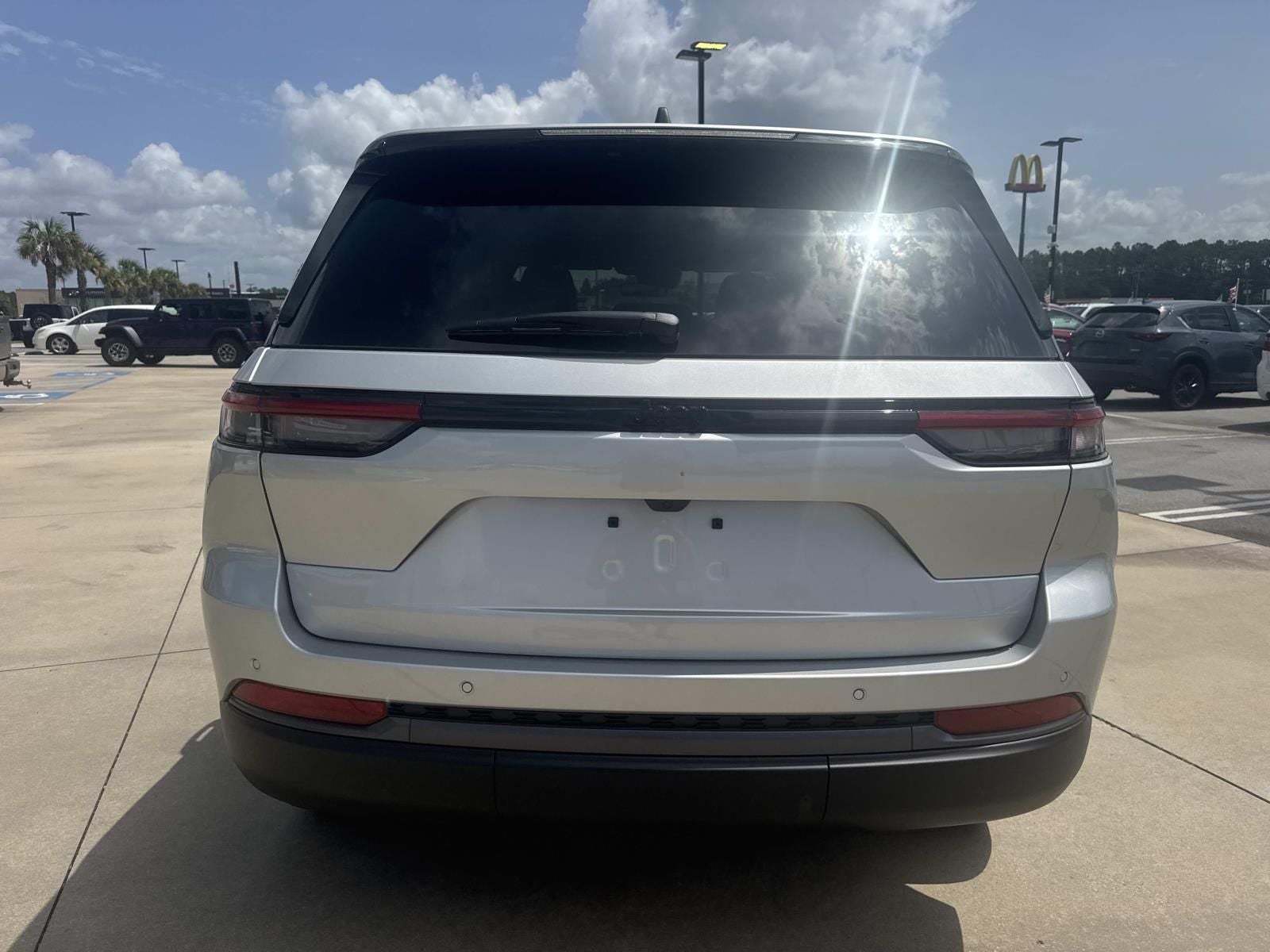 2026 Jeep Grand Cherokee GRAND CHEROKEE LAREDO ALTITUDE 4X2