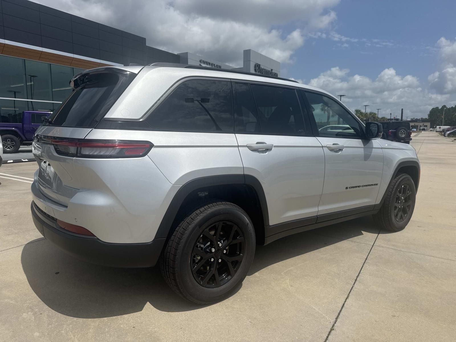 2026 Jeep Grand Cherokee GRAND CHEROKEE LAREDO ALTITUDE 4X2