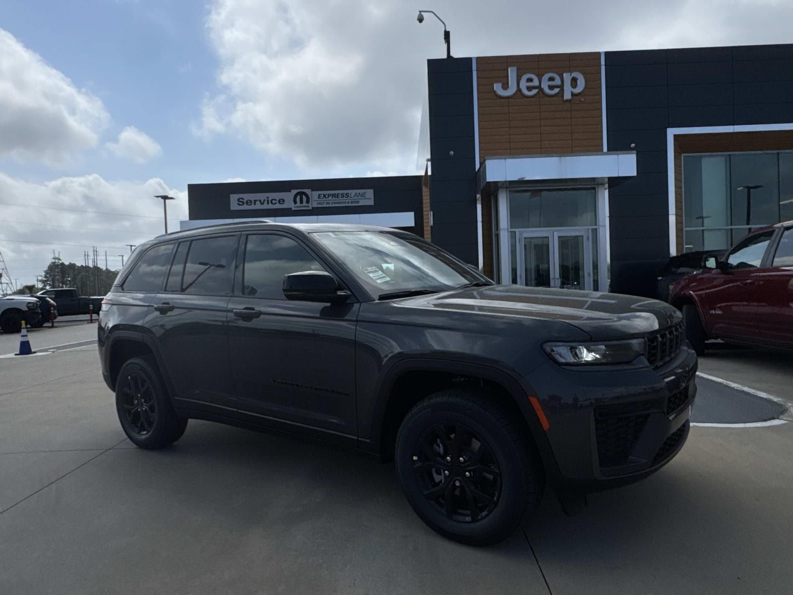 2026 Jeep Grand Cherokee GRAND CHEROKEE LAREDO ALTITUDE 4X4