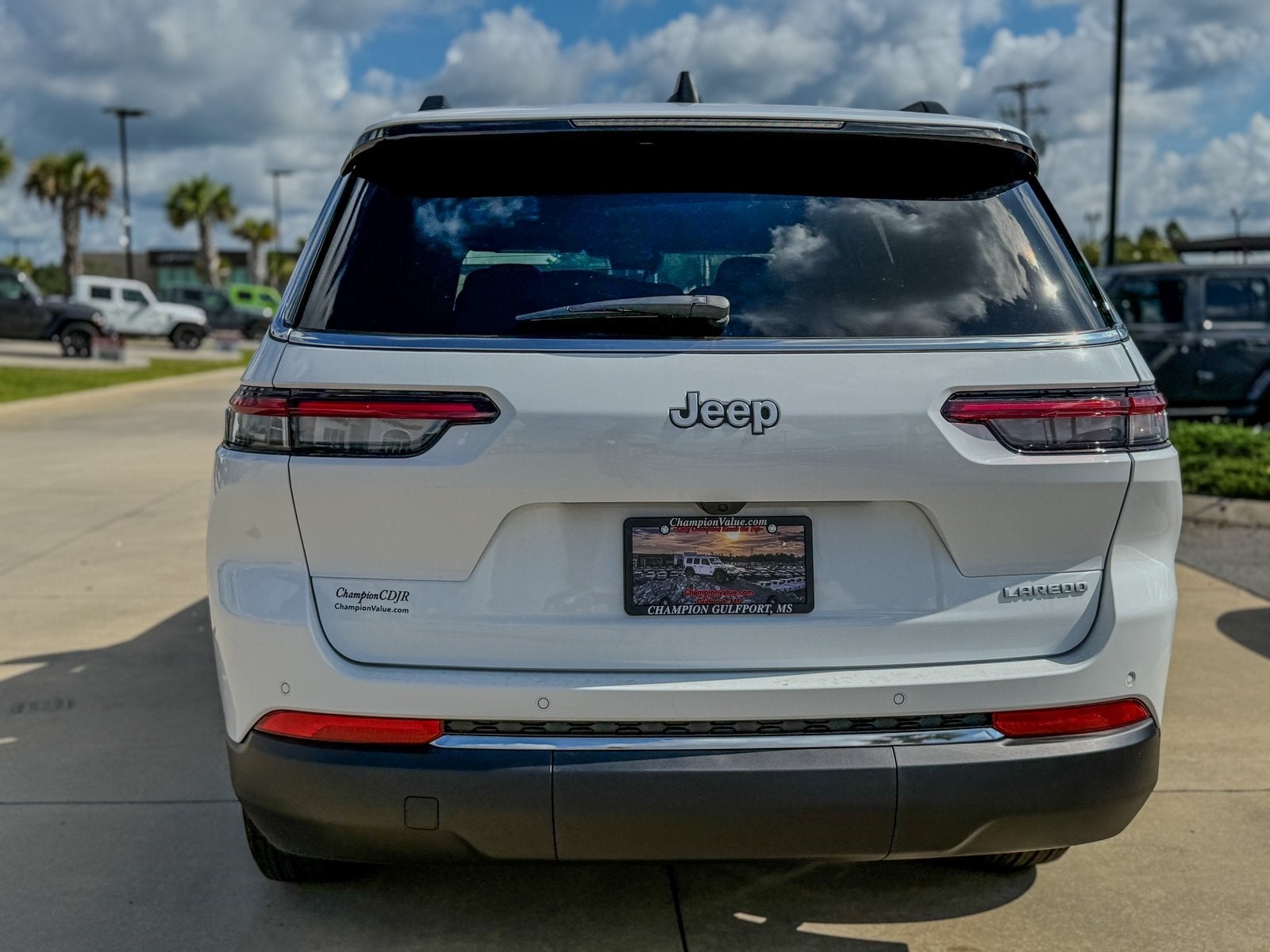 2025 Jeep Grand Cherokee GRAND CHEROKEE L LAREDO X 4X2