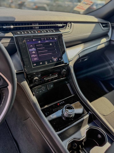 2025 Jeep Grand Cherokee GRAND CHEROKEE L LAREDO X 4X2