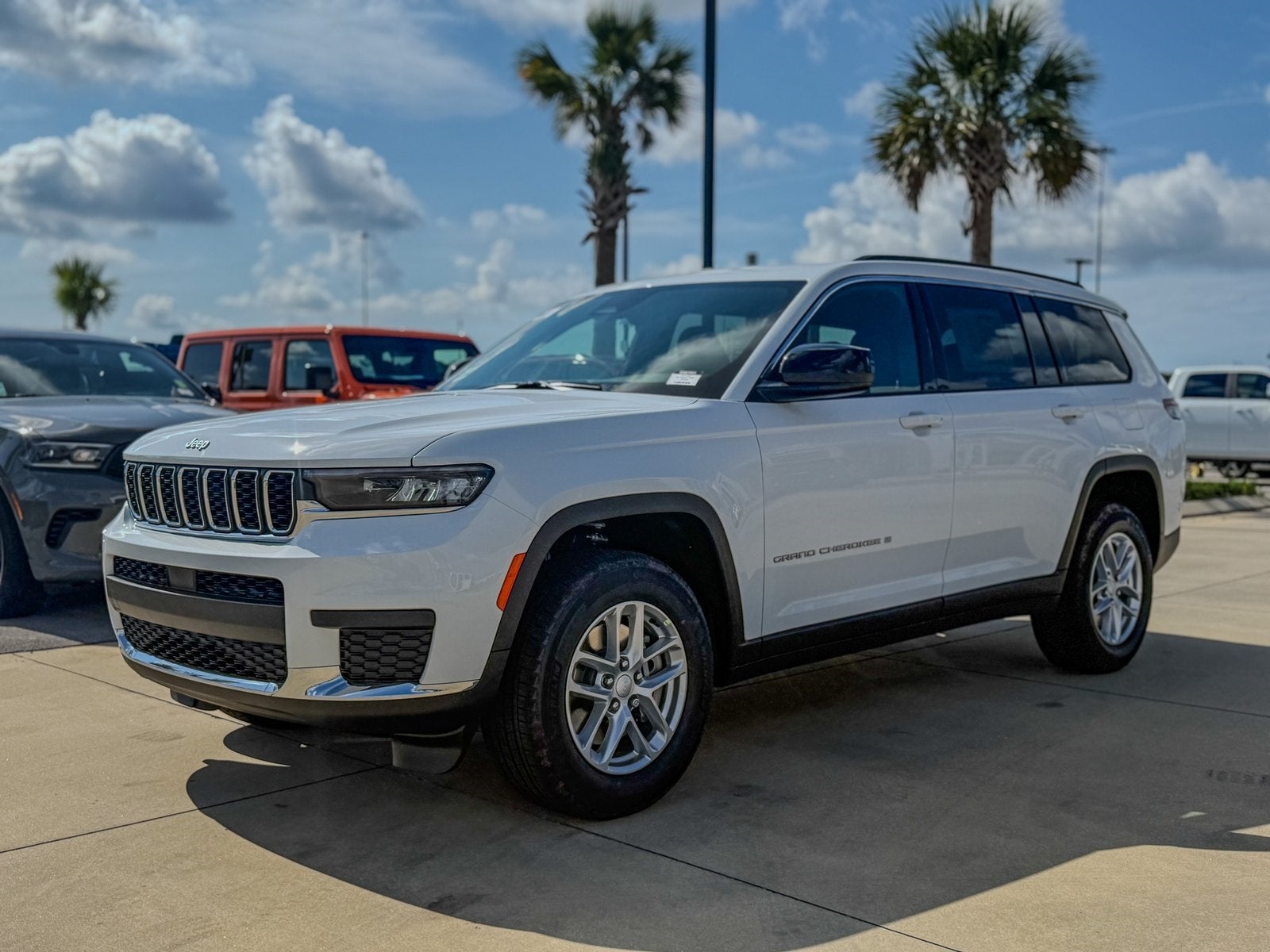 2025 Jeep Grand Cherokee GRAND CHEROKEE L LAREDO X 4X2