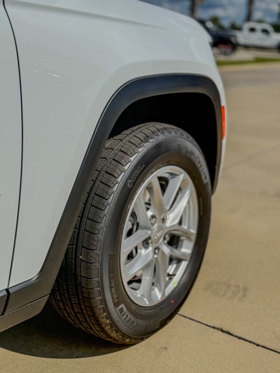 2025 Jeep Grand Cherokee GRAND CHEROKEE L LAREDO X 4X2