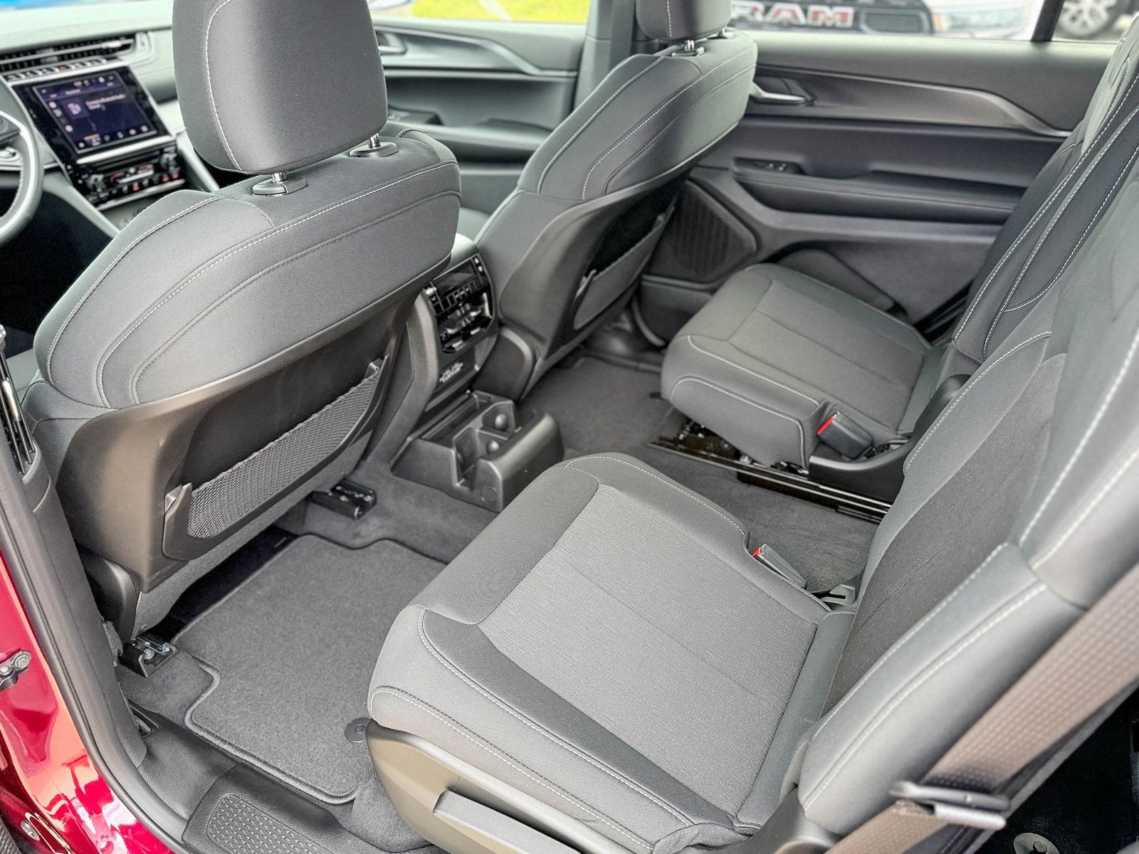 2025 Jeep Grand Cherokee GRAND CHEROKEE L LAREDO X 4X2