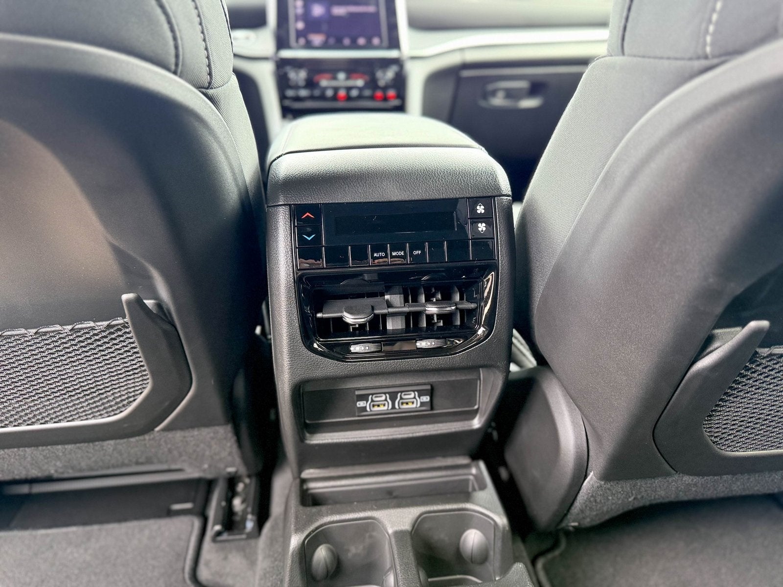 2025 Jeep Grand Cherokee GRAND CHEROKEE L LAREDO X 4X2