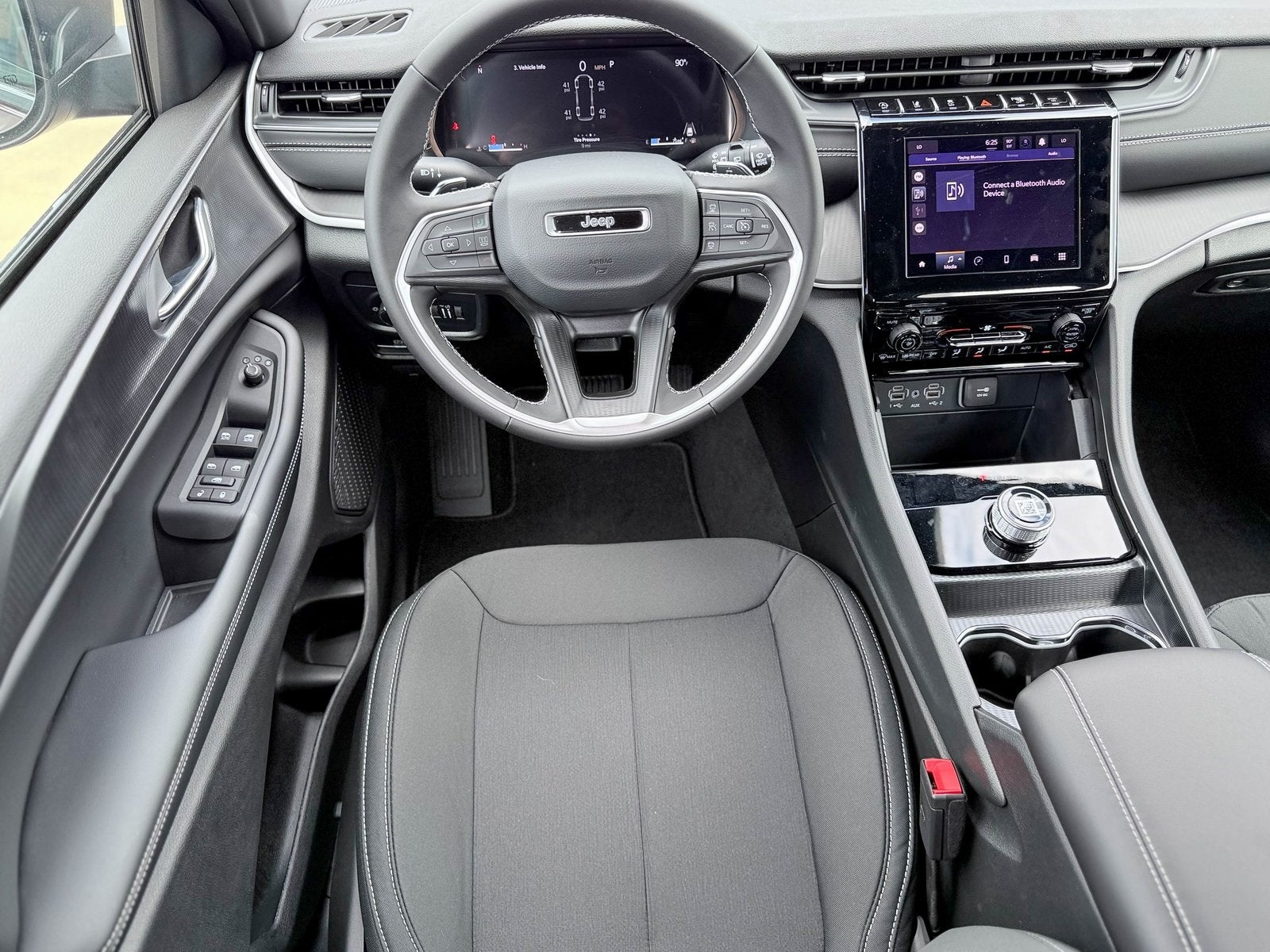 2025 Jeep Grand Cherokee GRAND CHEROKEE L LAREDO X 4X2