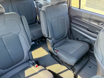 2025 Jeep Grand Cherokee GRAND CHEROKEE L LAREDO X 4X2