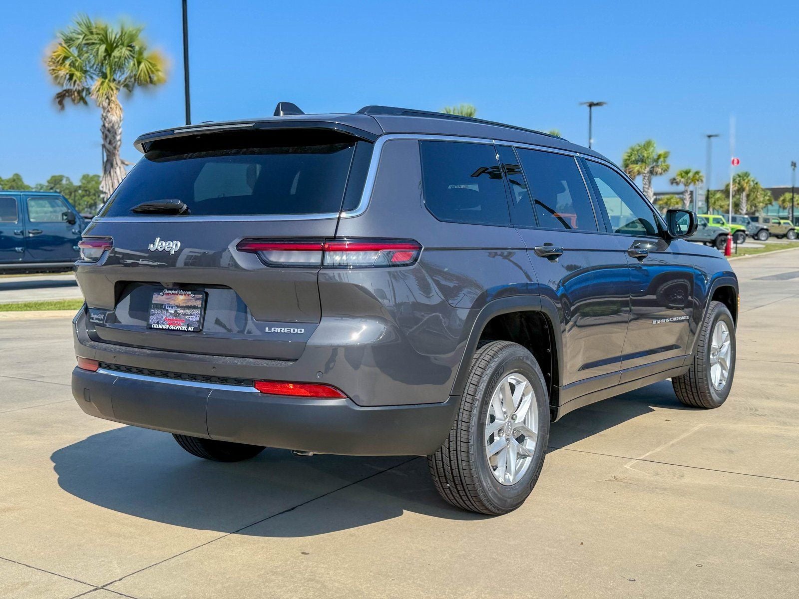 2025 Jeep Grand Cherokee GRAND CHEROKEE L LAREDO X 4X2