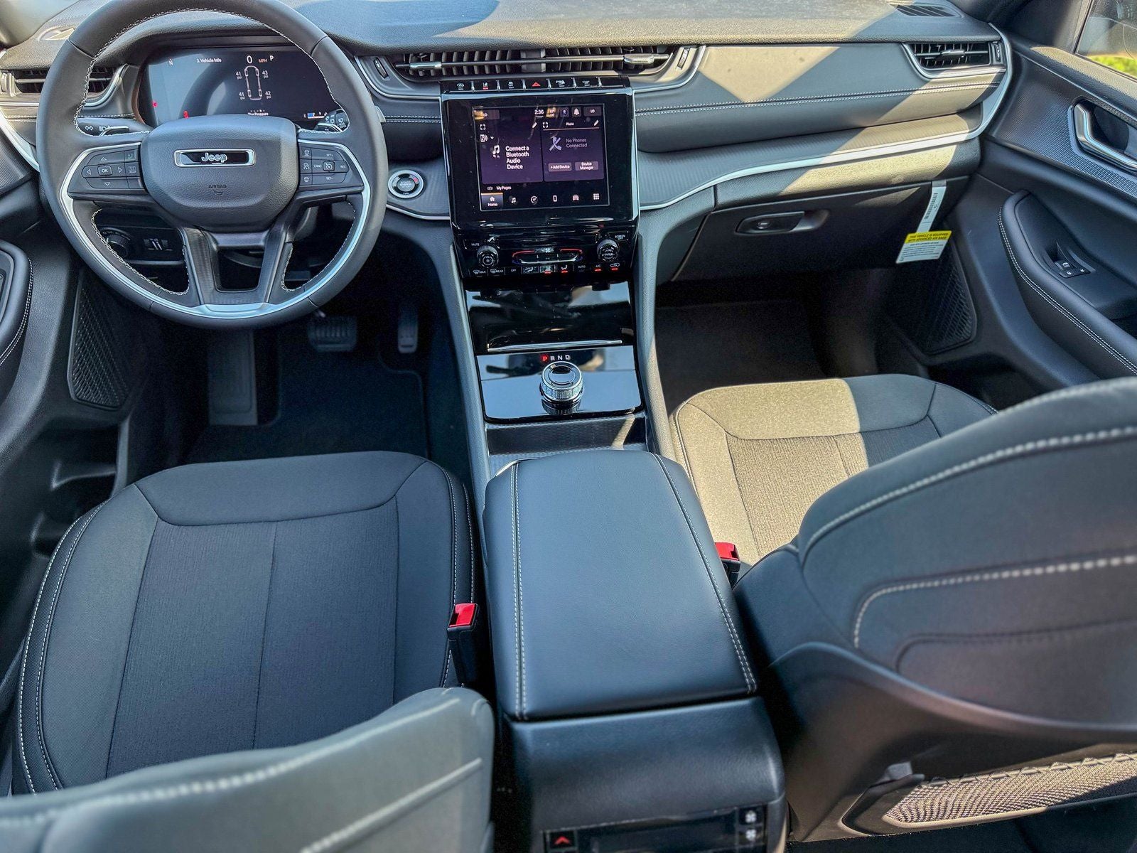 2025 Jeep Grand Cherokee GRAND CHEROKEE L LAREDO X 4X2