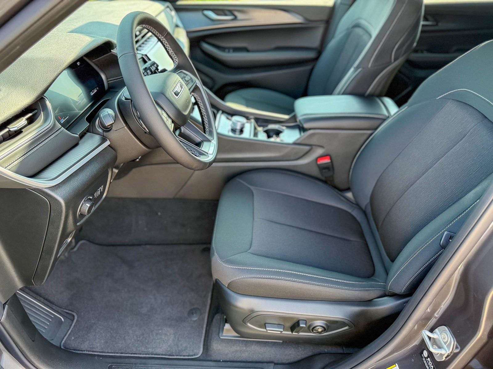 2025 Jeep Grand Cherokee GRAND CHEROKEE L LAREDO X 4X2